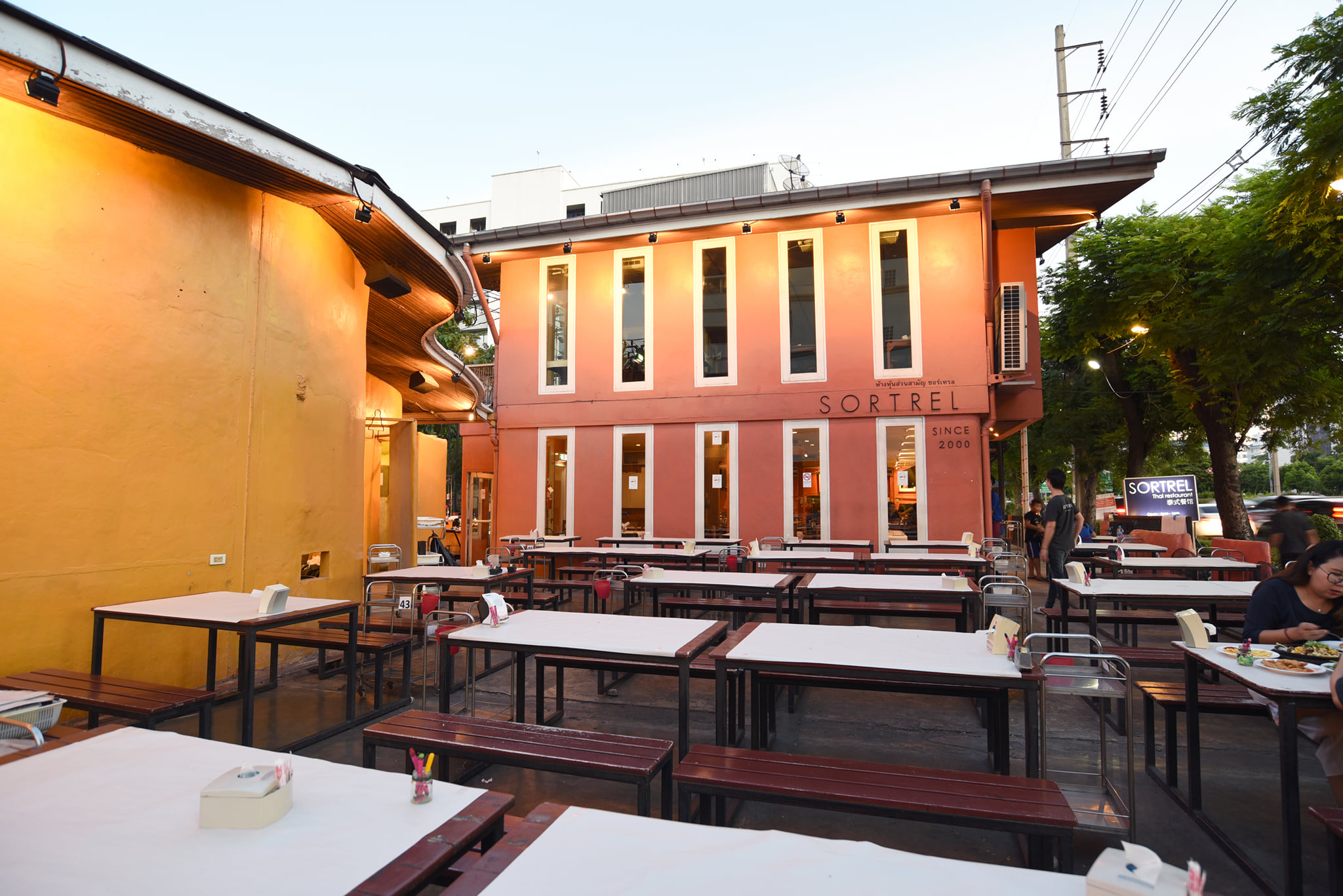 Grande Centre Point Ploenchit, ครัวจำแลง แปลงกาย, Sortrel Sathorn, บ้านน้ำเคียงดิน, ปลาอยู่เย็น, Samsen Villa, ครัวกรุงเทพ, Maldives Maodeep, Waterside Karaoke Restaurant, Little tree, The local Restaurant, Chocolate Ville, Ther Dining &amp; Bar, บ้านสุขนิยม, สวนอาหารบางบัว, แบมบูใหญ่, Craft Home , สวนอาหารซุ้มไผ่ เรโทร