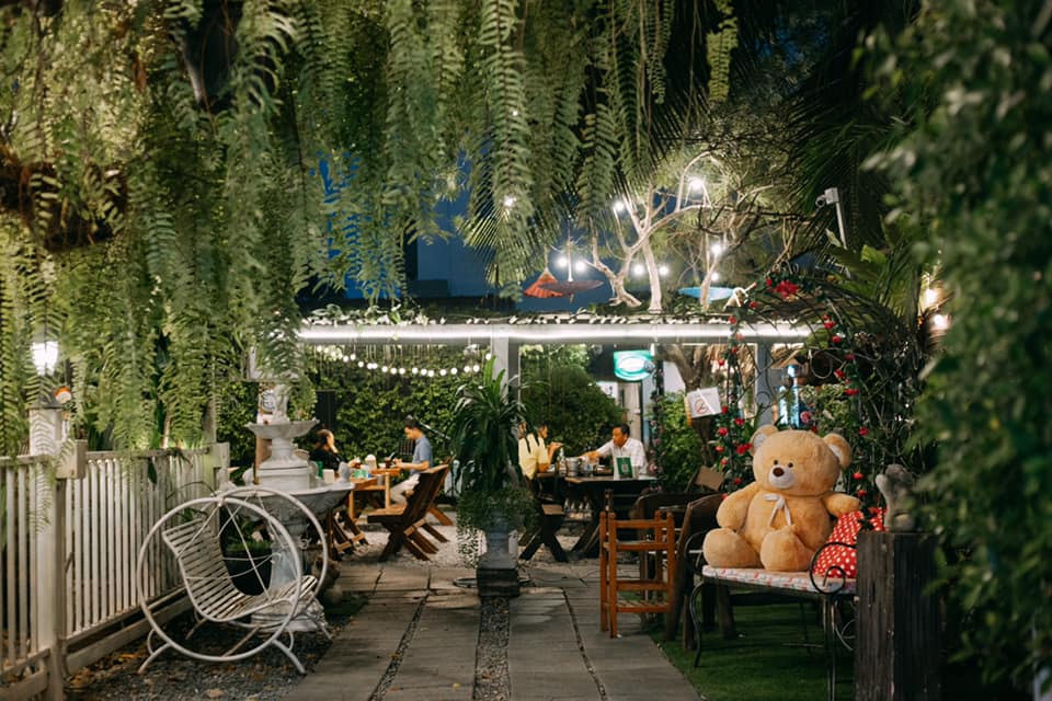 Grande Centre Point Ploenchit, ครัวจำแลง แปลงกาย, Sortrel Sathorn, บ้านน้ำเคียงดิน, ปลาอยู่เย็น, Samsen Villa, ครัวกรุงเทพ, Maldives Maodeep, Waterside Karaoke Restaurant, Little tree, The local Restaurant, Chocolate Ville, Ther Dining &amp; Bar, บ้านสุขนิยม, สวนอาหารบางบัว, แบมบูใหญ่, Craft Home , สวนอาหารซุ้มไผ่ เรโทร