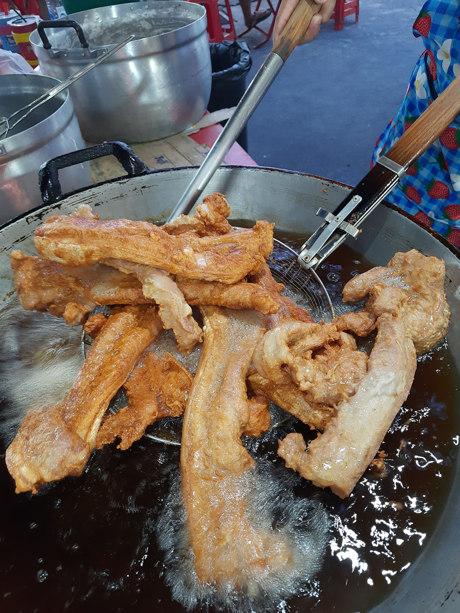 แชมป์ข้าวหมูทอด, สาขาพัทยา, หมูทอด BunBun, หมูทอด โพธิ์งาม - Rare Item, เหนียวหมู DRIVE THRU by i-Dle, ติดลม หมูทอดปลาร้า Delivery, หมูทอดเบรกแตก, หมูทอดจับกัง, หมูทอดราชวัตร, กินกันหมูทอด, หมูทอดติดฟัน, หมูหม้อเทพ, หมูทอดชาววัง, หมูทอดเจ๊จง, เฮงจัง หมูกระเทียม, Zaabmootod, ซุปเปอร์หมูทอด, แม่น้อยหมูทอด