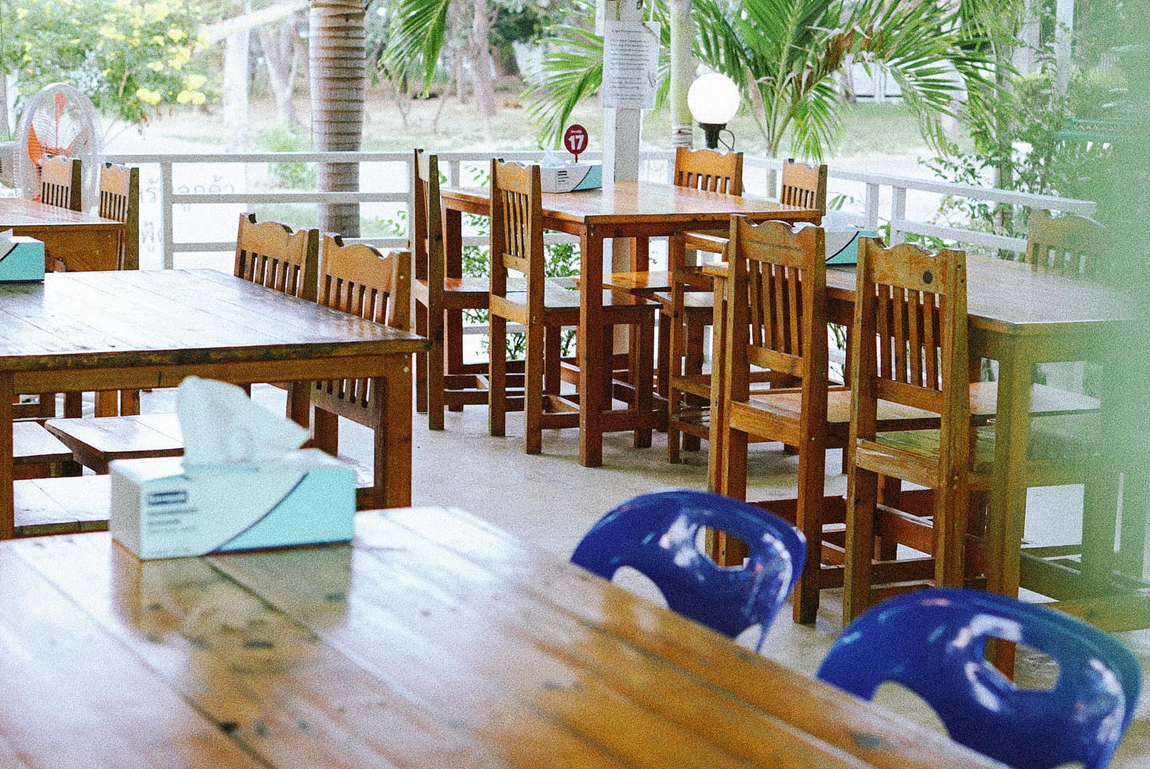 ครัวเจ๊นงค์ซีฟู๊ด, แม่ลูกจันทน์, สาขาบางตะบูน, โคตรหมู, ครัวริมเล ปูเป็น, Luckyseafood 2, ครัวไข่มุกปูเป็น, เจ๊เหมียวทะเลสด, เปลญวน เพชรบุรี, ครัวเพชรน้ำฟ้า, วิวทะเลซีฟู้ดชะอำ, ป้าหยัน, พวงเพชร, ครัวห้วยทราย, กิ่งกาญจน์, รีแล็กซ์ เพชรบุรี, เรือแลเล บางตะบูน, สวนอาหาร "ล้านอร่อย", บางตะบูนเบย์, ครัวปรียานนท์ หาดเจ้าสำราญ, สังเวียนซีฟู้ด Sungwean seafood