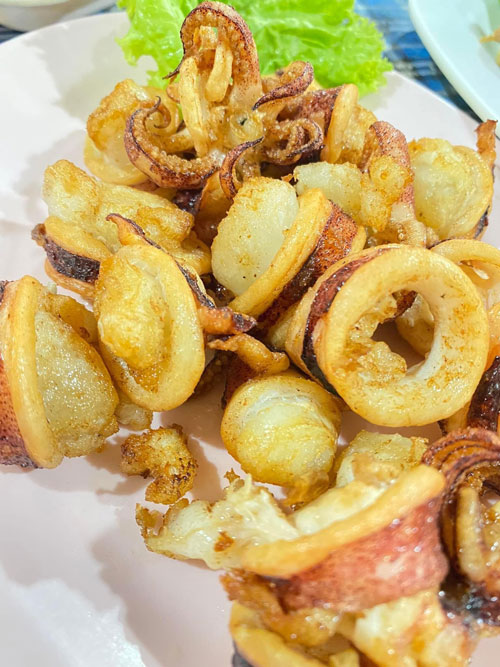 ครัวเจ๊นงค์ซีฟู๊ด, แม่ลูกจันทน์, สาขาบางตะบูน, โคตรหมู, ครัวริมเล ปูเป็น, Luckyseafood 2, ครัวไข่มุกปูเป็น, เจ๊เหมียวทะเลสด, เปลญวน เพชรบุรี, ครัวเพชรน้ำฟ้า, วิวทะเลซีฟู้ดชะอำ, ป้าหยัน, พวงเพชร, ครัวห้วยทราย, กิ่งกาญจน์, รีแล็กซ์ เพชรบุรี, เรือแลเล บางตะบูน, สวนอาหาร "ล้านอร่อย", บางตะบูนเบย์, ครัวปรียานนท์ หาดเจ้าสำราญ, สังเวียนซีฟู้ด Sungwean seafood