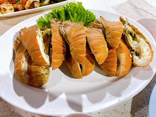 ครัวเจ๊นงค์ซีฟู๊ด, แม่ลูกจันทน์, สาขาบางตะบูน, โคตรหมู, ครัวริมเล ปูเป็น, Luckyseafood 2, ครัวไข่มุกปูเป็น, เจ๊เหมียวทะเลสด, เปลญวน เพชรบุรี, ครัวเพชรน้ำฟ้า, วิวทะเลซีฟู้ดชะอำ, ป้าหยัน, พวงเพชร, ครัวห้วยทราย, กิ่งกาญจน์, รีแล็กซ์ เพชรบุรี, เรือแลเล บางตะบูน, สวนอาหาร "ล้านอร่อย", บางตะบูนเบย์, ครัวปรียานนท์ หาดเจ้าสำราญ, สังเวียนซีฟู้ด Sungwean seafood