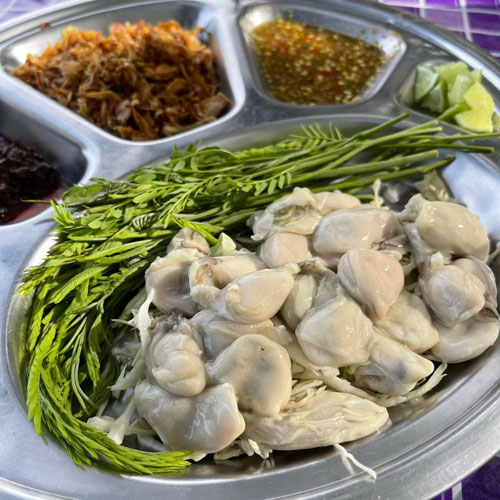 ครัวเจ๊นงค์ซีฟู๊ด, แม่ลูกจันทน์, สาขาบางตะบูน, โคตรหมู, ครัวริมเล ปูเป็น, Luckyseafood 2, ครัวไข่มุกปูเป็น, เจ๊เหมียวทะเลสด, เปลญวน เพชรบุรี, ครัวเพชรน้ำฟ้า, วิวทะเลซีฟู้ดชะอำ, ป้าหยัน, พวงเพชร, ครัวห้วยทราย, กิ่งกาญจน์, รีแล็กซ์ เพชรบุรี, เรือแลเล บางตะบูน, สวนอาหาร "ล้านอร่อย", บางตะบูนเบย์, ครัวปรียานนท์ หาดเจ้าสำราญ, สังเวียนซีฟู้ด Sungwean seafood