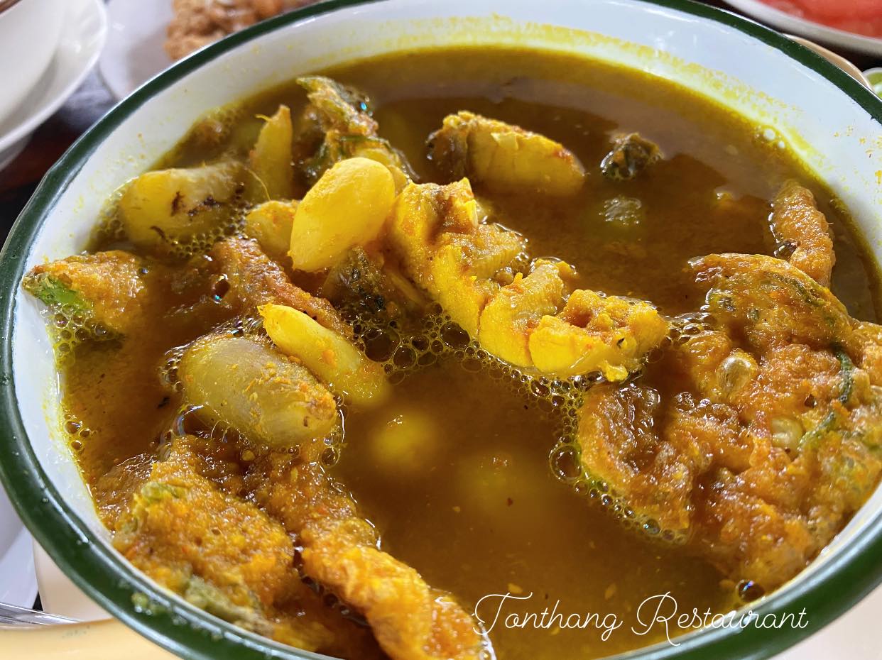 สะหวา, กลมกล่อม, ดอนญ่า, ต้นทาง, ครัวมะเรือง, ร้านข้าวต้ม 2500, เนินขุมทองการ์เด้นท์, นานหยวนบะหมี่เกี๊ยวกุ้ง, สาขากองบิน 56, ไก่ทอดเดชา, สาขาสนามบินหาดใหญ่, สบันงา, เหม่ยเหว่ย สาขาถนนสนามบิน, ร้านข้าวต้มมัดเนินขุมทอง คาเฟ่อาหารใต้