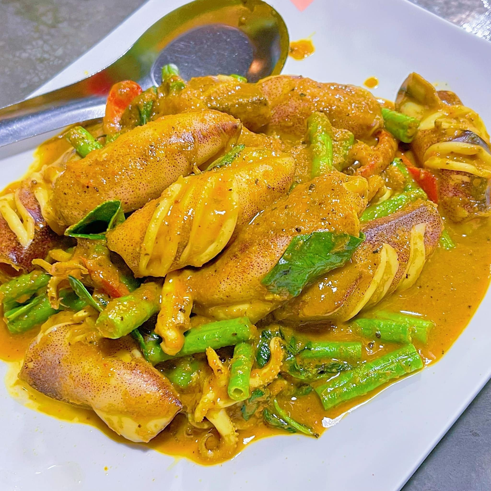 สะหวา, กลมกล่อม, ดอนญ่า, ต้นทาง, ครัวมะเรือง, ร้านข้าวต้ม 2500, เนินขุมทองการ์เด้นท์, นานหยวนบะหมี่เกี๊ยวกุ้ง, สาขากองบิน 56, ไก่ทอดเดชา, สาขาสนามบินหาดใหญ่, สบันงา, เหม่ยเหว่ย สาขาถนนสนามบิน, ร้านข้าวต้มมัดเนินขุมทอง คาเฟ่อาหารใต้