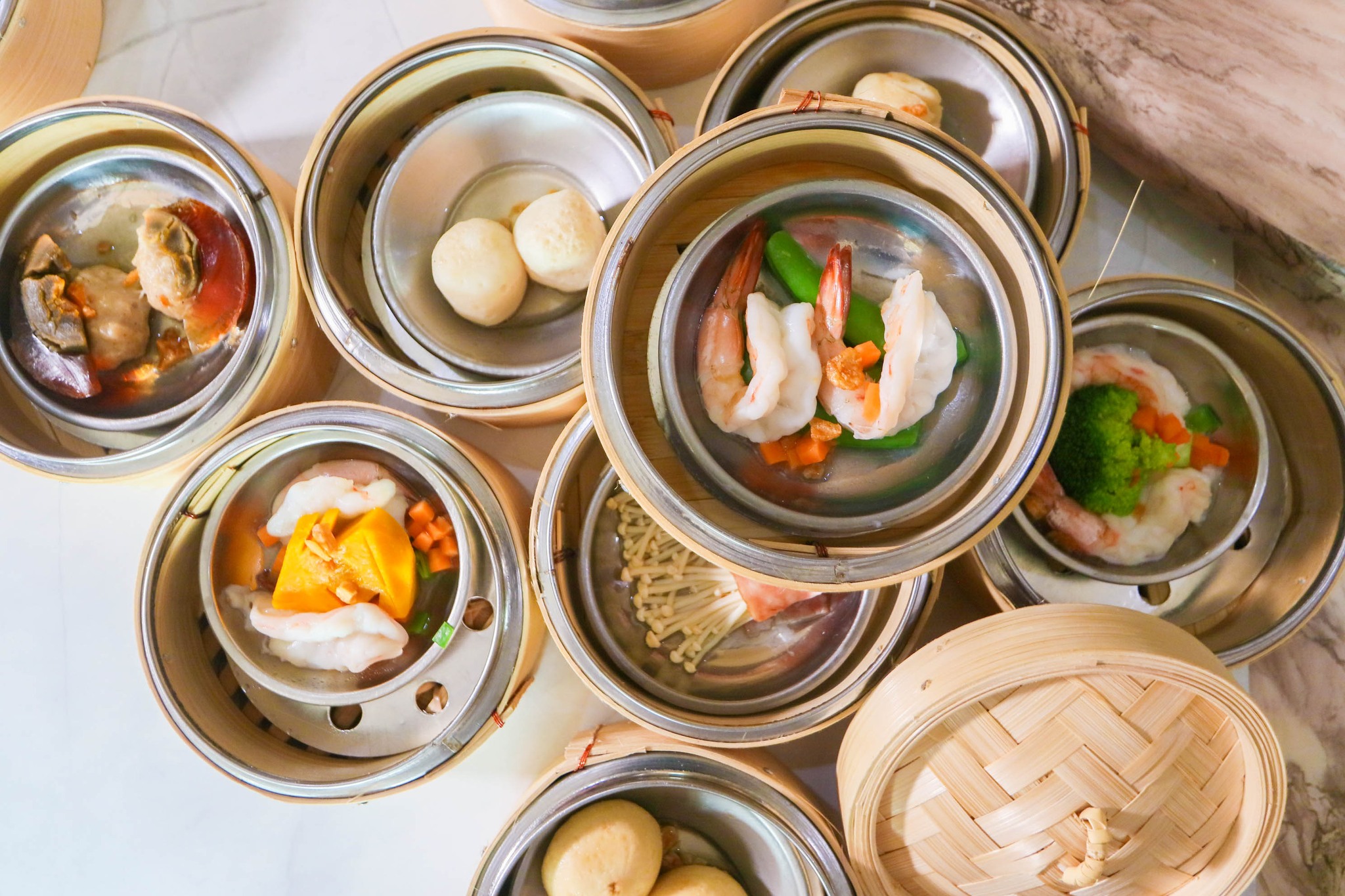 สะหวา, กลมกล่อม, ดอนญ่า, ต้นทาง, ครัวมะเรือง, ร้านข้าวต้ม 2500, เนินขุมทองการ์เด้นท์, นานหยวนบะหมี่เกี๊ยวกุ้ง, สาขากองบิน 56, ไก่ทอดเดชา, สาขาสนามบินหาดใหญ่, สบันงา, เหม่ยเหว่ย สาขาถนนสนามบิน, ร้านข้าวต้มมัดเนินขุมทอง คาเฟ่อาหารใต้