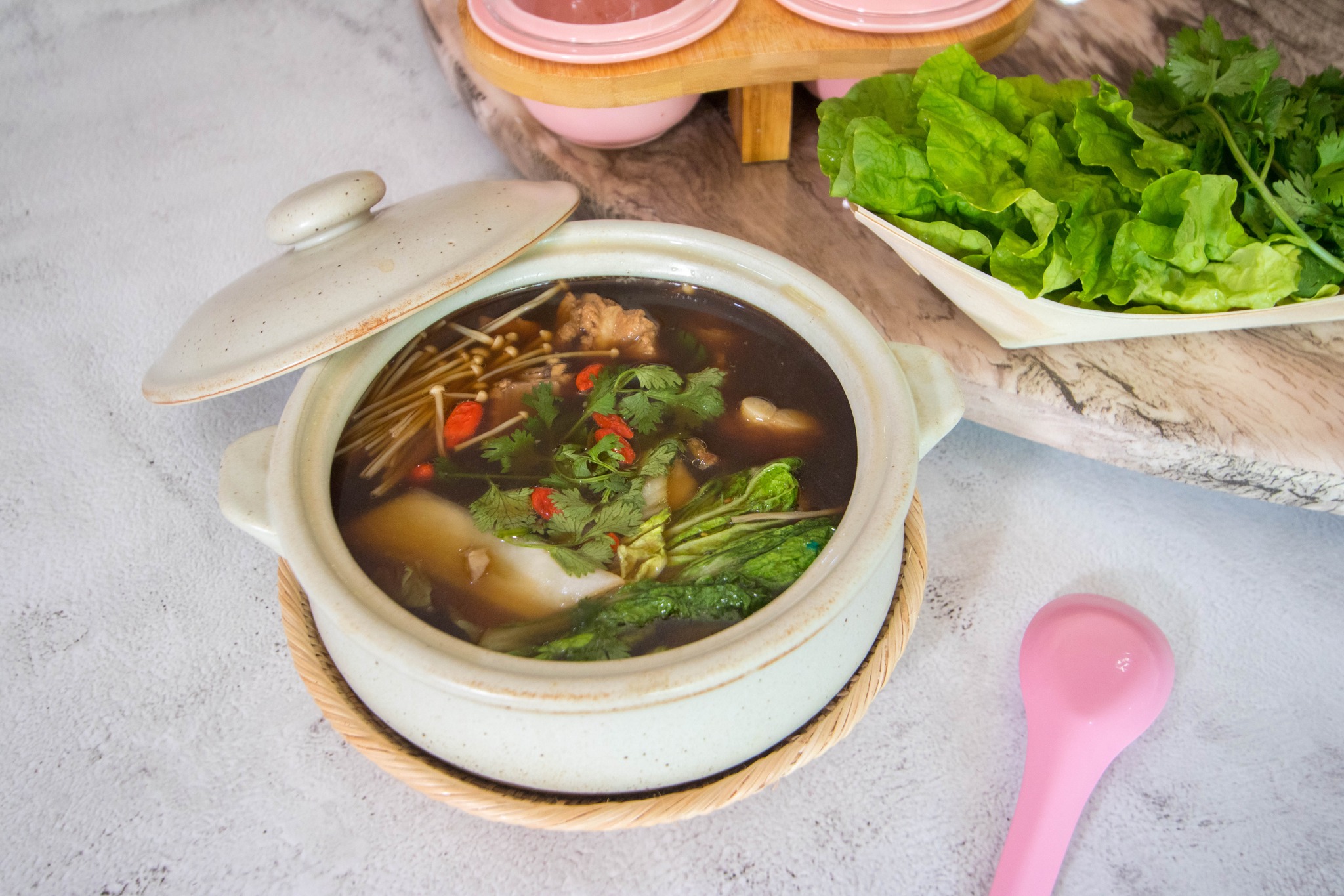 สะหวา, กลมกล่อม, ดอนญ่า, ต้นทาง, ครัวมะเรือง, ร้านข้าวต้ม 2500, เนินขุมทองการ์เด้นท์, นานหยวนบะหมี่เกี๊ยวกุ้ง, สาขากองบิน 56, ไก่ทอดเดชา, สาขาสนามบินหาดใหญ่, สบันงา, เหม่ยเหว่ย สาขาถนนสนามบิน, ร้านข้าวต้มมัดเนินขุมทอง คาเฟ่อาหารใต้