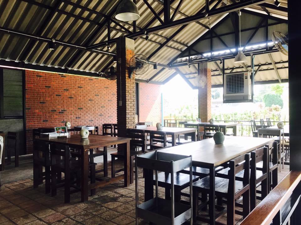 สะหวา, กลมกล่อม, ดอนญ่า, ต้นทาง, ครัวมะเรือง, ร้านข้าวต้ม 2500, เนินขุมทองการ์เด้นท์, นานหยวนบะหมี่เกี๊ยวกุ้ง, สาขากองบิน 56, ไก่ทอดเดชา, สาขาสนามบินหาดใหญ่, สบันงา, เหม่ยเหว่ย สาขาถนนสนามบิน, ร้านข้าวต้มมัดเนินขุมทอง คาเฟ่อาหารใต้