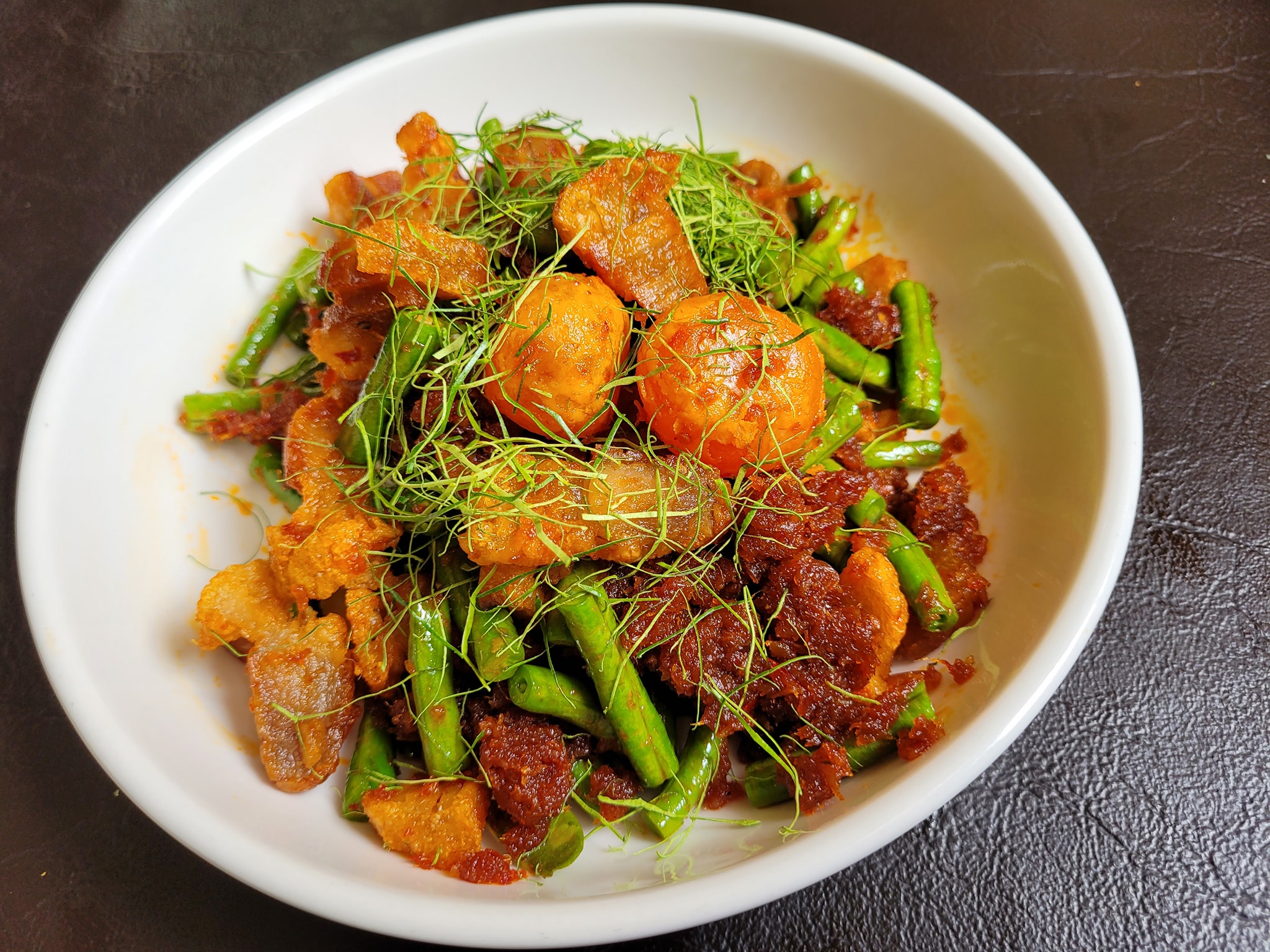 สะหวา, กลมกล่อม, ดอนญ่า, ต้นทาง, ครัวมะเรือง, ร้านข้าวต้ม 2500, เนินขุมทองการ์เด้นท์, นานหยวนบะหมี่เกี๊ยวกุ้ง, สาขากองบิน 56, ไก่ทอดเดชา, สาขาสนามบินหาดใหญ่, สบันงา, เหม่ยเหว่ย สาขาถนนสนามบิน, ร้านข้าวต้มมัดเนินขุมทอง คาเฟ่อาหารใต้