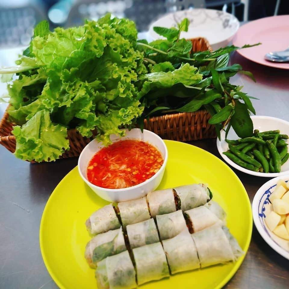 เมตตา หมูทอด, ข้าวมันไก่โง้วชุ้งฮวด, ร้านอาหารเรือนแพ, ป้าเก๋แหนมเนือง, ก๋วยเตี๋ยวต้มยำพริกเผาหมูบ่ะช่อ, อบเจริญ, ร้านก๋วยเตี๋ยวสวนรื่น ซ.จรัญฯ66/1, อรวรรณ แหนมเนือง, ครัวศรแดง, ยุ้ยกี่บะหมี่ราชวิถี