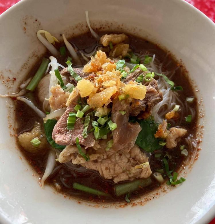 ก๋วยเตี๋ยวสูตรโบราณป้าพร, ร้านหอยทอดสิงห์บุรี, หมูสะเต๊ะ เฮียแกละ, ร้านจุ้งบริการ, ก๋วยเตี๋ยวหมูเฮียติ่ง, ก๋วยเตี๋ยวหมูเฮียติ่ง เปิดบริการตามปกติ ทุกวัน เวลา 10:00–19:00 น. สอบถามเพิ่มเติม โทร. 081 365 8495 , ร้านหอยทอดย่าชิต หน้าวัดธรรมนิยม อยุธยา, ก๋วยเตี๋ยวเรือไก่ฉีกป้าปุ๊, บ้านไม้ริมน้ำ, ก๋วยเตี๋ยวไทยบ้านคุณยายหยด สาขาอยุธยา