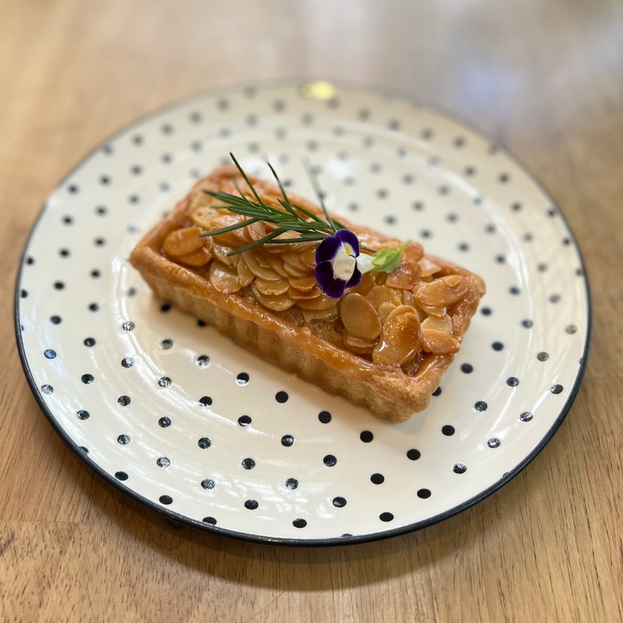 Grande Centre Point Ploenchit, ครัวจำแลง แปลงกาย, Sortrel Sathorn, บ้านน้ำเคียงดิน, ปลาอยู่เย็น, Samsen Villa, ครัวกรุงเทพ, Maldives Maodeep, Waterside Karaoke Restaurant, Little tree, The local Restaurant, Chocolate Ville, Ther Dining &amp; Bar, บ้านสุขนิยม, สวนอาหารบางบัว, แบมบูใหญ่, Craft Home , สวนอาหารซุ้มไผ่ เรโทร