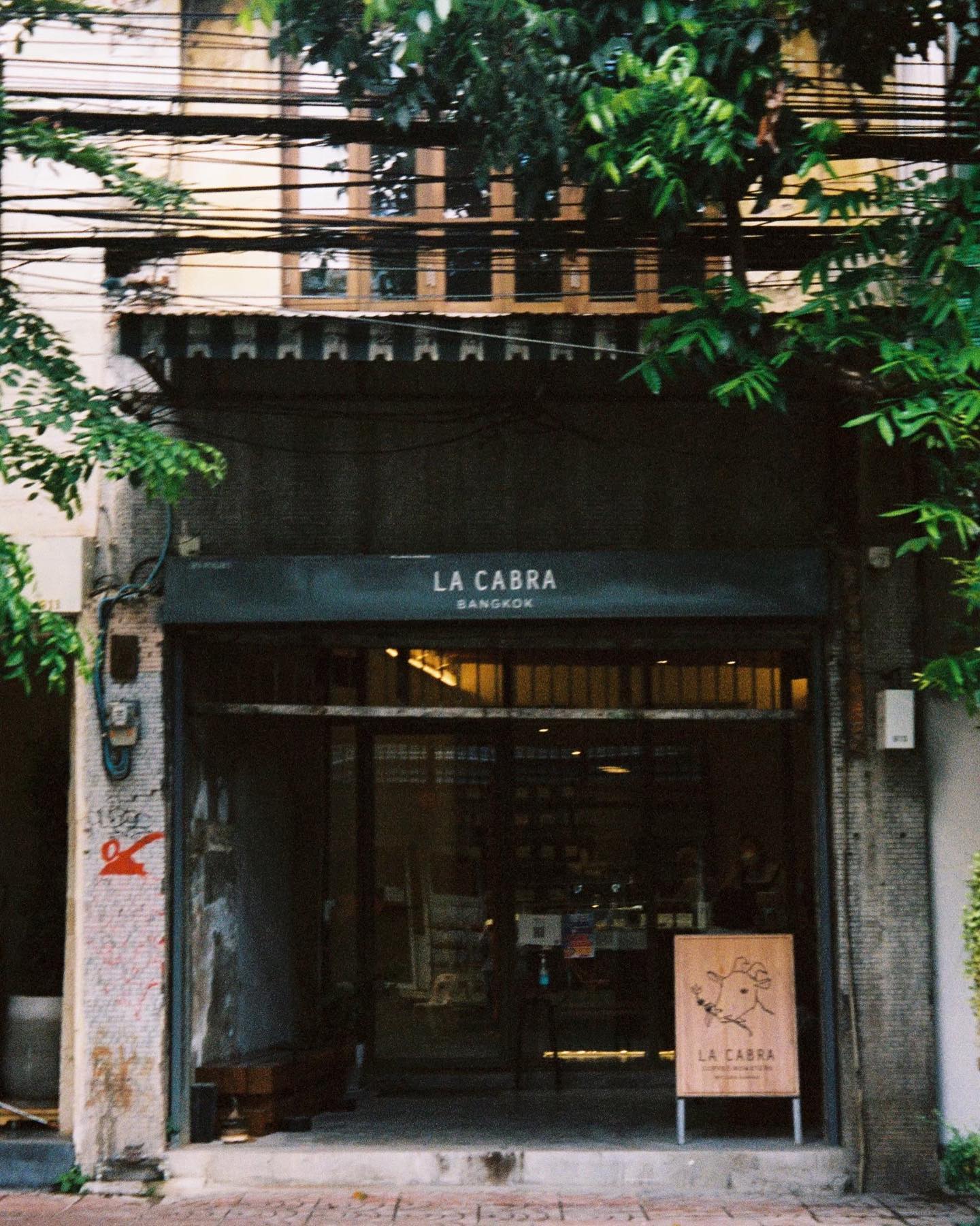 Recordoffee, มานพ สุกี้รถกระบะ, ก๋วยเตี๋ยวผัดงี่เง่า at เจ๊เบญ โอเดี้ยน, แดงราชาหอยทอด, ภัตตาคารกว้านสิ่วกี่, La Cabra Thailand, เจ๊คุ้งเกาเหลาเลือดหมู, ข้าวผัดปูตลาดน้อย