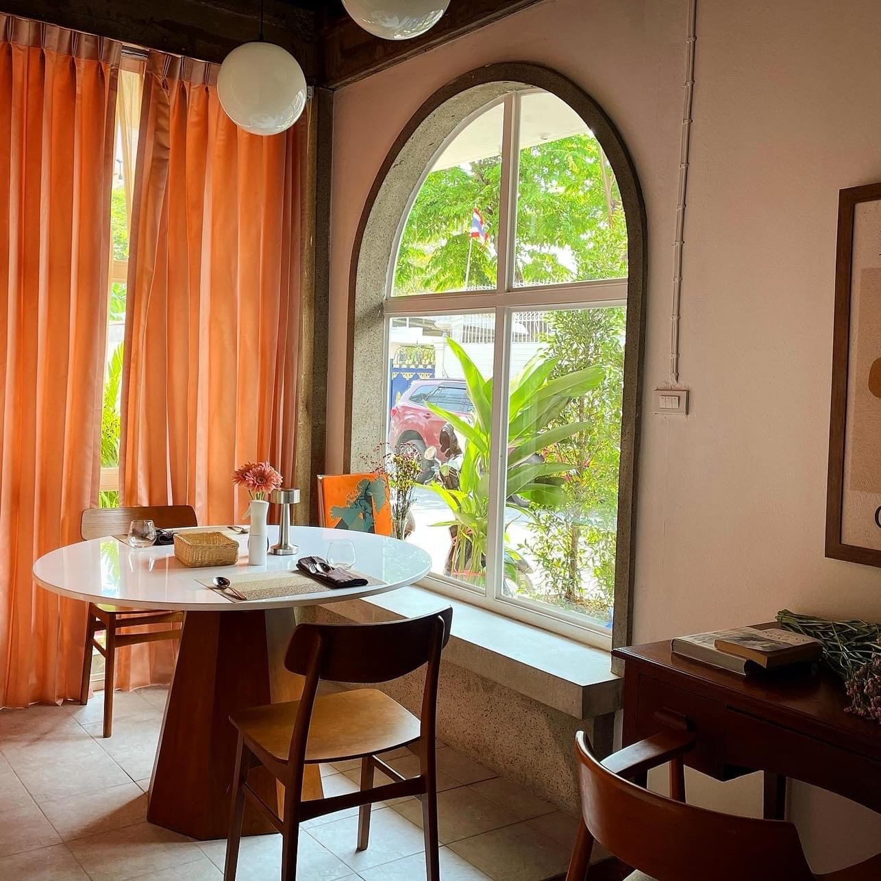 Ms.Jigger, Contento, SIWILAI CITY CLUB, ARTUR Restaurant, CLARA, Place Bangkok, YELLOW ROOF, Cat on the roof, Samsen Villa