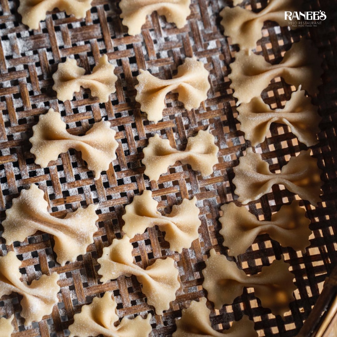 Moonshine Bar, พิซซ่าลันตา Pizza Lanta, Chart Bar, At-Mosphere Rooftop Cafe', Molly, Buddy Beer, Fu Bar, Prime Burger Khaosan, Ranee’s Restaurant, Hippie De Bar