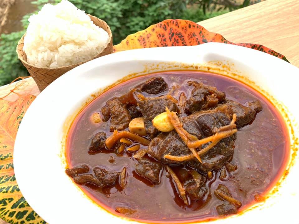 ฮอม Hom 2493, บ้านม่อนนกยูง, Kim's Cafe', ครัวจิ้นสด อาหารพื้นเมือง, ปั๋นใจ๋, สวนไซทอง ไส้กรอกเผาเตาดิน, ป้าแป้งเย็นตาโฟ ประตูชัย, ฮักเส้น ก๋วยเตี๋ยวต้มยำเมืองแพร่, ขนมเส้นน้ำย้อย กาดน้ำทอง -โจหยก, วีวี่ (weewee food and catering), ข้าวซอยเจ้เล็กประตูชัย แพร่, ร้านลาบป้ามา, ร่มไม้ใหญ่ เรสเตอรองท์, ร้านจิ้นนึ่งแม่หล่าย