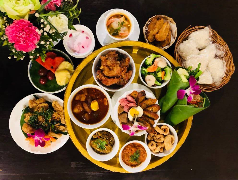 เฮือนขันโตก ขนมจีน บ้านน้ำพริก, Mira Cuisine, ถึงเจียงใหม่ คิทเช่น อาหารเหนือ, สบันงา, คุ้มขันโตก, ลำแต๊ๆ, หอมป้อมหอมเป, บ้านขันโตกฮาลาล