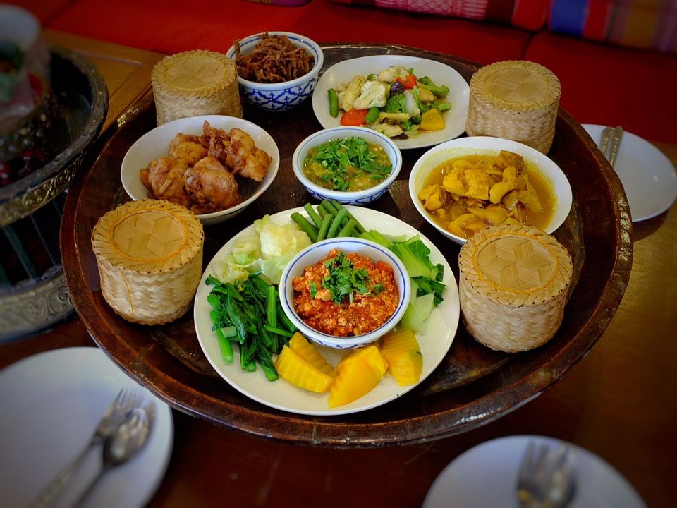 เฮือนขันโตก ขนมจีน บ้านน้ำพริก, Mira Cuisine, ถึงเจียงใหม่ คิทเช่น อาหารเหนือ, สบันงา, คุ้มขันโตก, ลำแต๊ๆ, หอมป้อมหอมเป, บ้านขันโตกฮาลาล