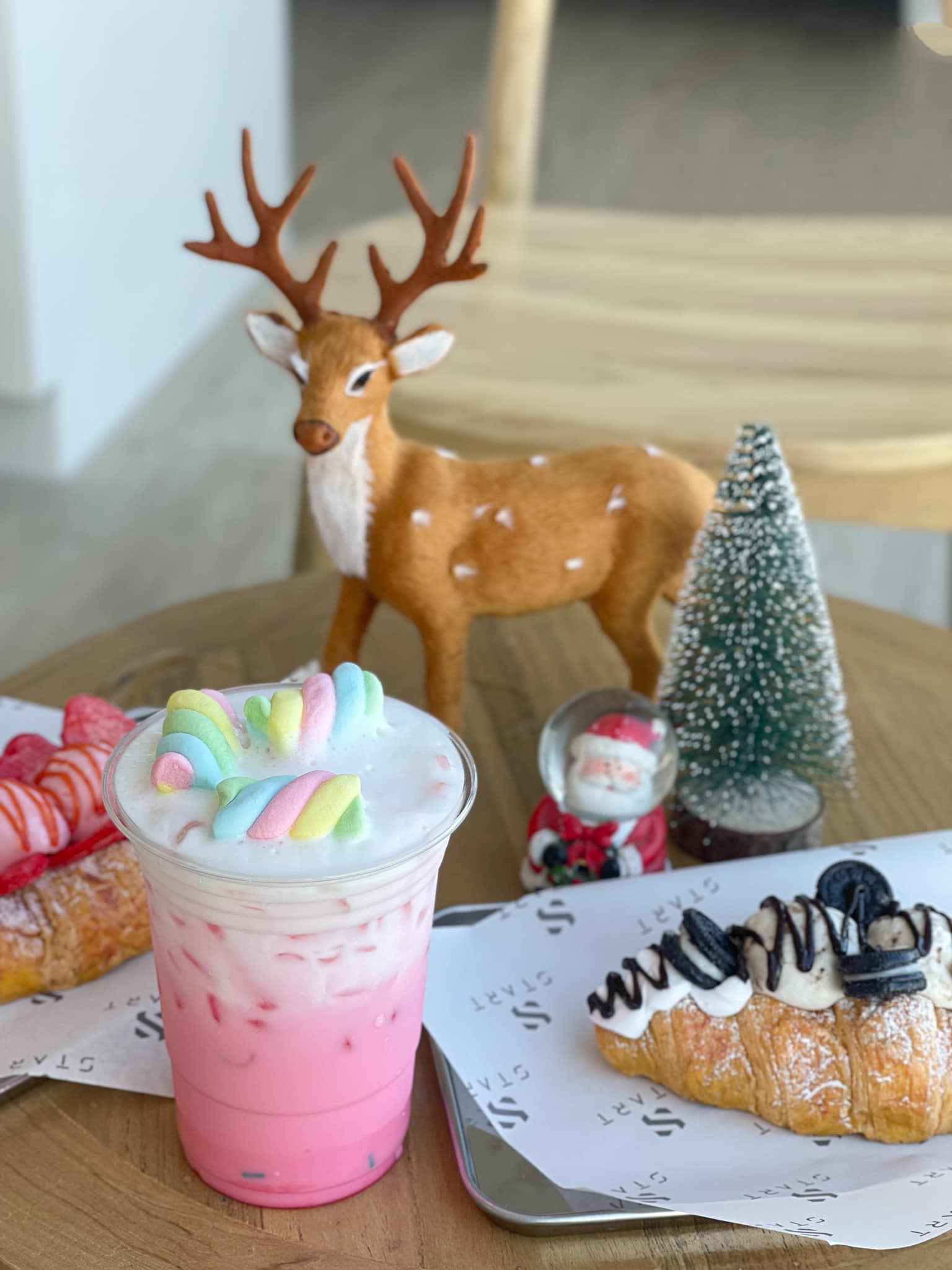 Autumn haus, YOJU Cafe, Lemon Me Farm, STARTCafé, Lot no.8 cafe, 23 cafe and bistro, STAY WITH TREE cafe, April Flavors cafe, Destiny cafe', บ้านปายนา, DUBUA CAFE, House of Chandra - เสน่ห์จันทน์ , 11 Elephant Dessert Cafe, Hangar Cafe', Merce Cafe & Restaurant, Ton Khao Terrace, O2 Kaffee & Bistro, Pomelo Cafe, Little tree, Chinu Coffee