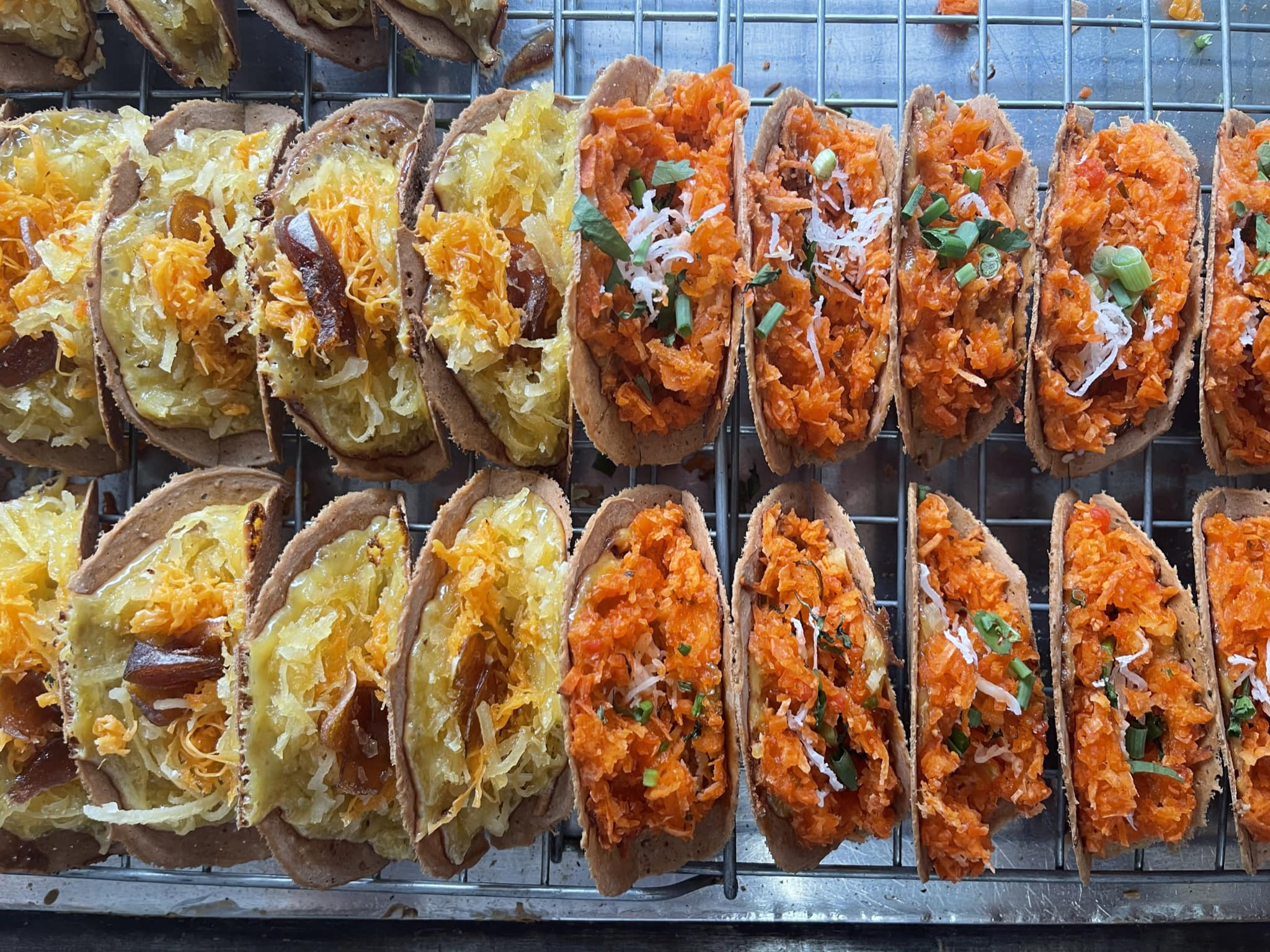 ส้มตำอุทุมพรกสิกรบางลำพู, คาริม โรตีมะตะบะ​, ขนมจีนน้ำยา บางลำภู, เจ้กบบางลำภู ต้มยำกุ้งรอบกลางคืน, Patonggo Cafe, จิระเย็นตาโฟ, ข้าวแกงบางลำพู 2517, ขนมเบื้องแม่ประภา, อาอีซะฮ์ รสดี, พัวกี่, ก๋วยเตี๋ยวลูกชิ้นปลานายง้ำ, โรงนํ้าชา มิตรามิตร, ข้าวแช่แม่ศิริ บางลำพู, พิกุลถั่วแปบแป้งสด, ห้องอาหารกร บางลำพู, เตี๋ยวตุ๋นบ้านสวน สาขาบางลำพู