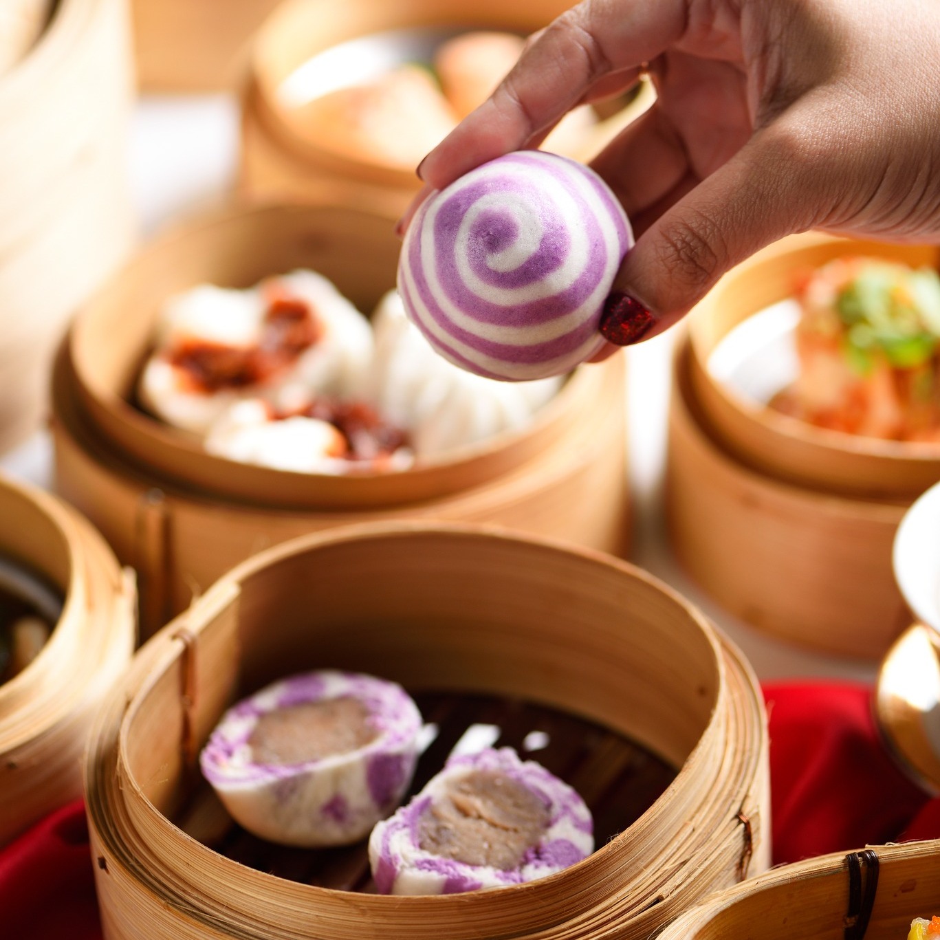 Bai Yun Chinese Restaurant, Banyan Tree Bangkok, เดอะมัลเบอร์รี ไชนีส คูซีน, The Berkeley Hotel Pratunam, ภัตตาคารจีนอีสต์โอเชี่ยน, SC Park Hotel, Fei Ya, ห้องอาหารจีน หลิว, Conrad Bangkok, LIN-FA Chinese Restaurant