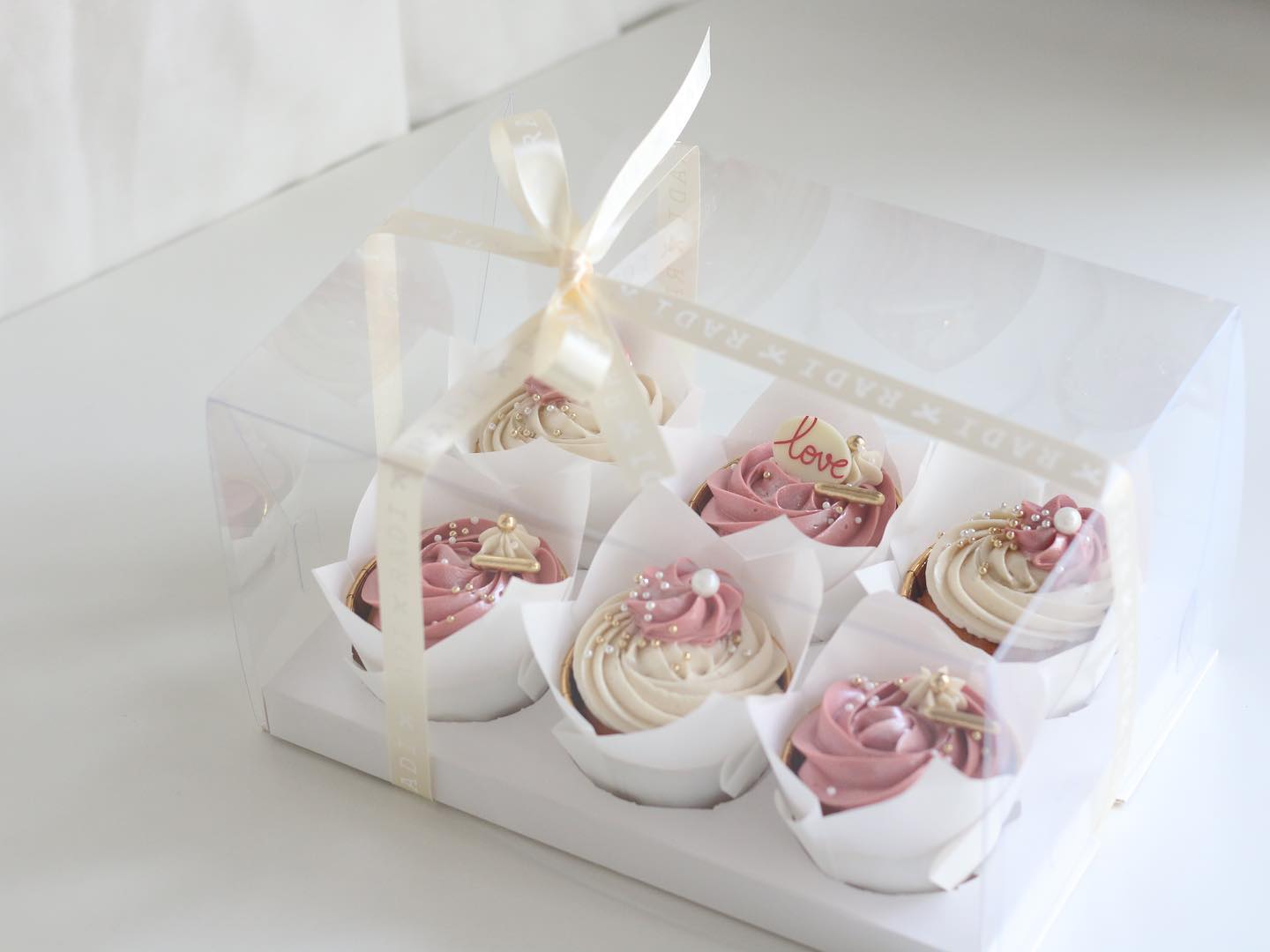 HOLIDAY PASTRY, The Rolling Pinn, Bake De Fleur, Sweet Me Bakery, PAUL Thailand, Radi, TWG Tea Salon, Cafe de Tu