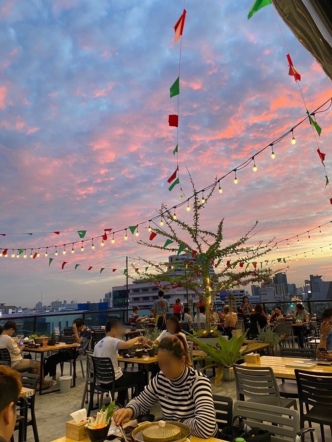 Everyday mookrata & cafe, นั่งปิ้ง หมูกระทะ, Sky grill หมูกระทะ, อารียา หมูกระทะ สาขา 3 รูฟท็อป, หมูกระทะคนรวย, หมูหมึกกุ้ง, Bargyuu, ปิ้งเนย บุฟเฟ่ต์ปิ้งย่างกระทะร้อน อโศก on-the-roof