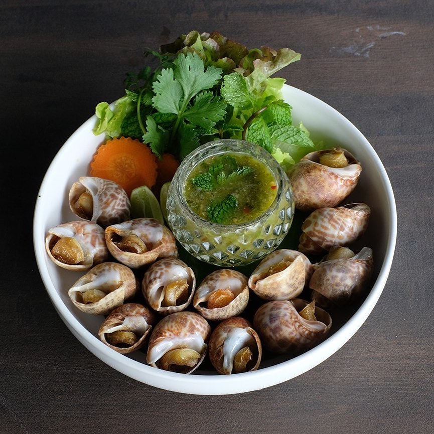 หลังรามฯเมี่ยงปลาเผา, ก๋วยเตี๋ยวกระดูกหมูป้ายเหลือง ลุงจำเนียร, แกงป่า, หนึ่งปูม้าทะเลเผา , โจ๊กข้อไก่ VS., ร้านอาหารจันทน์หอม