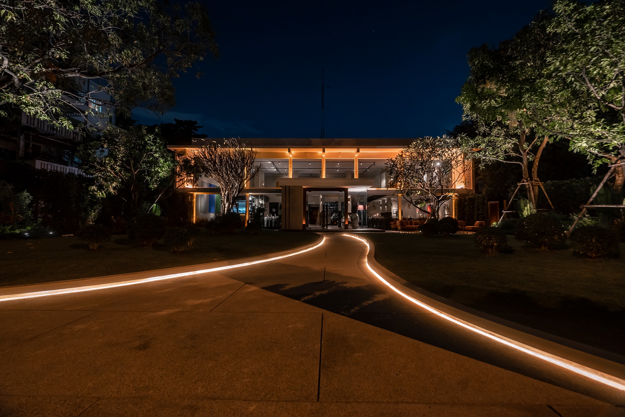 Ms.Jigger, Contento, SIWILAI CITY CLUB, ARTUR Restaurant, CLARA, Place Bangkok, YELLOW ROOF, Cat on the roof, Samsen Villa