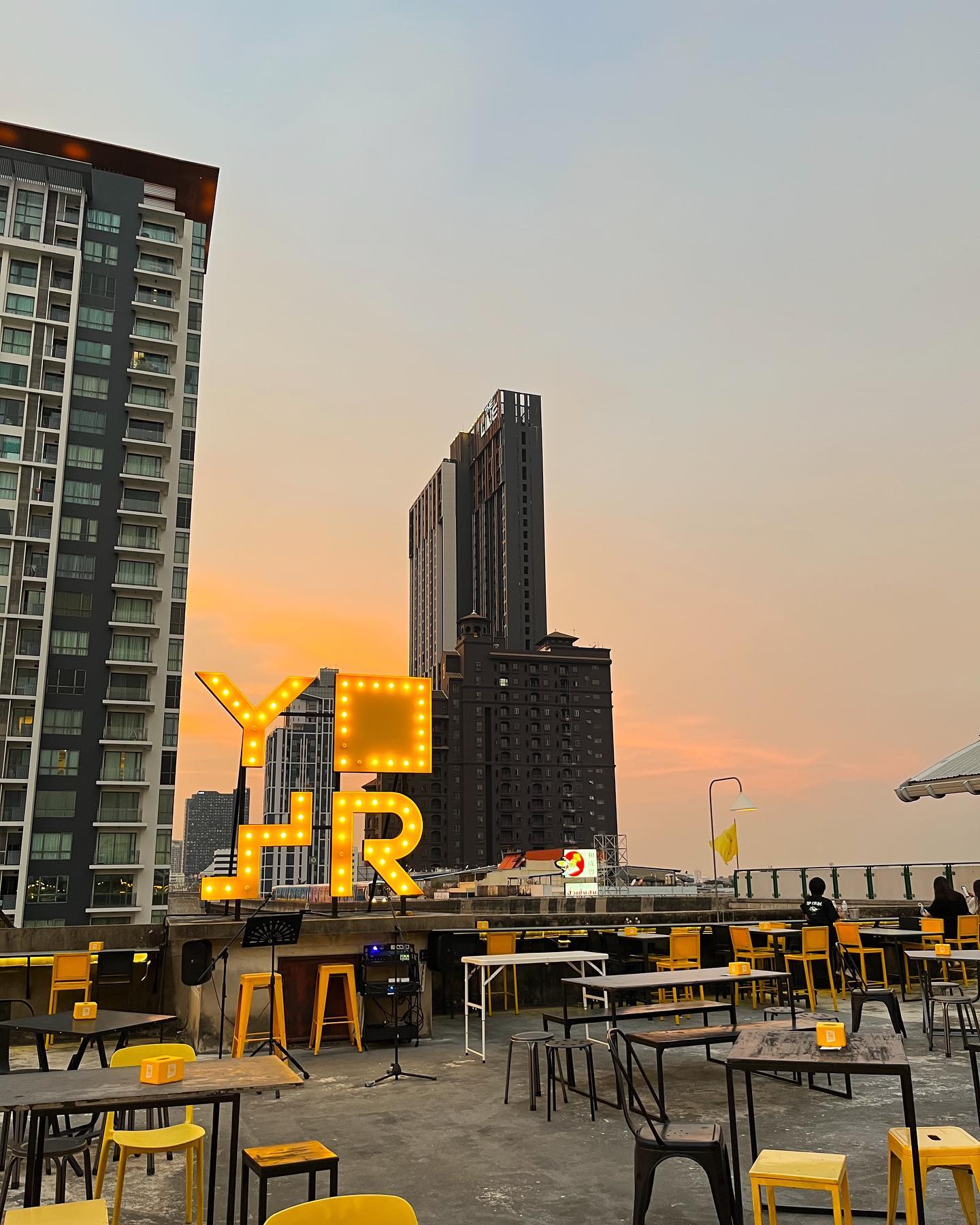 Ms.Jigger, Contento, SIWILAI CITY CLUB, ARTUR Restaurant, CLARA, Place Bangkok, YELLOW ROOF, Cat on the roof, Samsen Villa