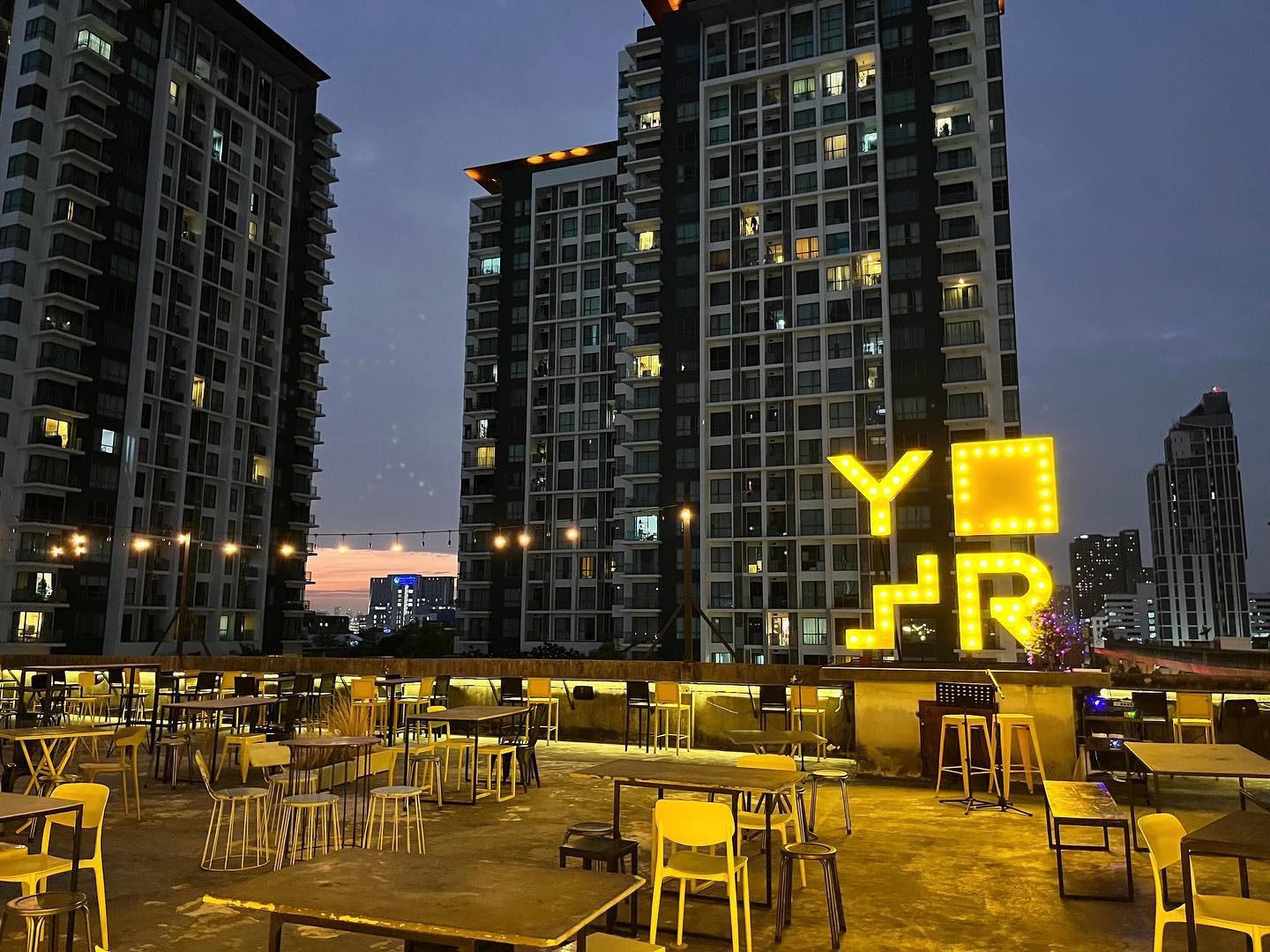 Ms.Jigger, Contento, SIWILAI CITY CLUB, ARTUR Restaurant, CLARA, Place Bangkok, YELLOW ROOF, Cat on the roof, Samsen Villa