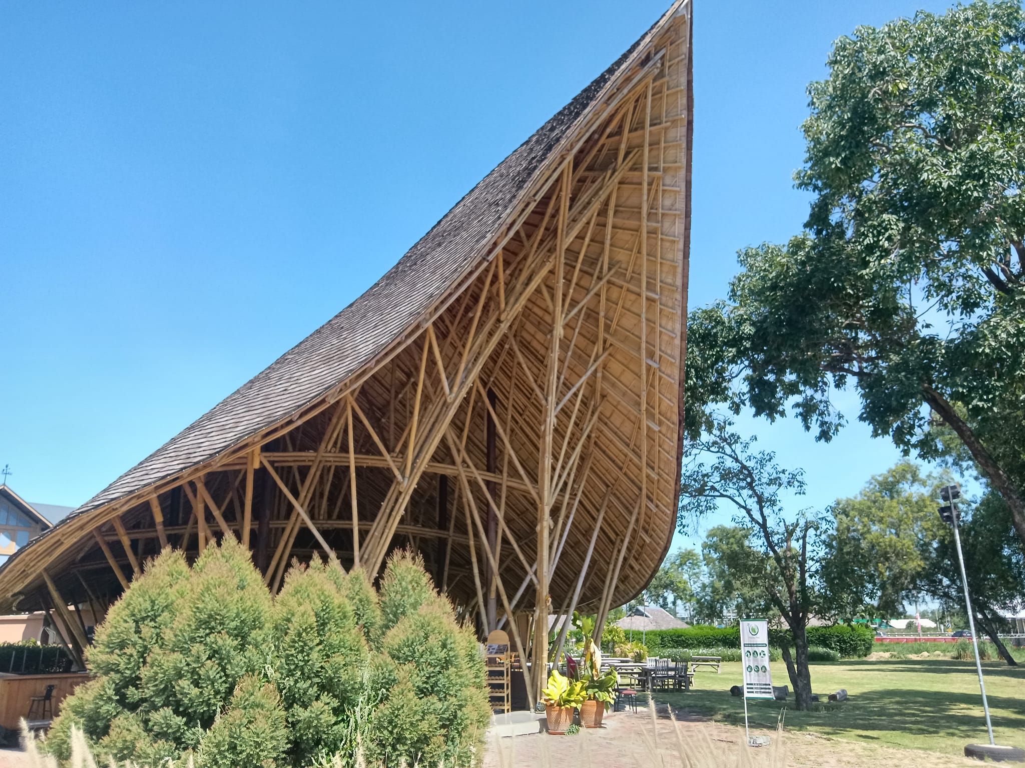 Grande Centre Point Ploenchit, ครัวจำแลง แปลงกาย, Sortrel Sathorn, บ้านน้ำเคียงดิน, ปลาอยู่เย็น, Samsen Villa, ครัวกรุงเทพ, Maldives Maodeep, Waterside Karaoke Restaurant, Little tree, The local Restaurant, Chocolate Ville, Ther Dining &amp; Bar, บ้านสุขนิยม, สวนอาหารบางบัว, แบมบูใหญ่, Craft Home , สวนอาหารซุ้มไผ่ เรโทร