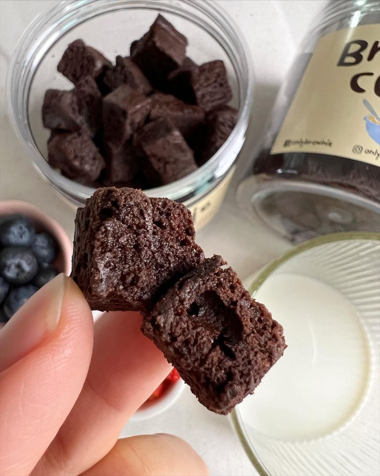 Perfect Bakery, ปลาวี่ ดีเสิร์ท คาเฟ่, A&amp;T Brownie, Memorize Brownie, Black Futon, The Brownies, Only Brownie, Brett___Bake, นัทเบเกอรี่ พิษณุโลก : NUT Bakery