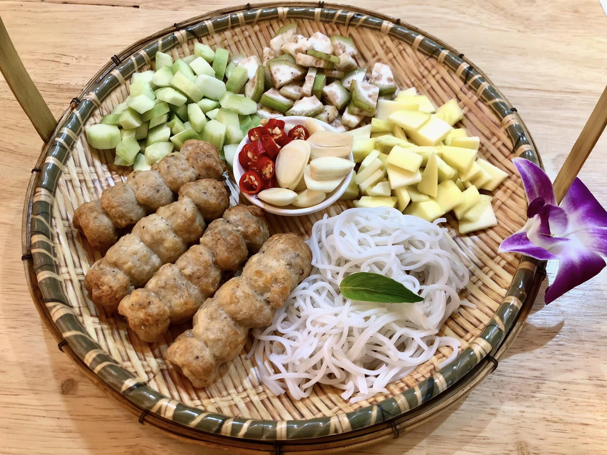 อิ่มเอิบแหนมเนือง, แอมเฮือง อาหารเวียตนาม, M.J. แหนมเนือง หนองคาย พลับพลาชัย, Arunee Cuisine, เชิญตะวัน, คำม่วน แหนมเนือง, สาขาหทัยราษฏร์, บ้านเวียดนาม คลอง4, Winner House, Pho Van, พี่หยองแหนมเนือง, วิลลี่แหนมเนือง Delivery, So Saigon เมืองทองธานี, กรีน แหนมเนือง, Saigon Recipe, Eat Viet, ครัวเมืองเว้ ลาว-ญวน, แหนมเนืองลับแล, แหนมเนืองคุณอ้อ, ลองดู, SAIGON VIETNAMESE RESTAURANT, โรงแรม ASIA HOTEL, VT แหนมเนือง, สาขาพระราม9, MJ แหนมเนืองอาหารเวียดนาม-อีสาน ทวีวัฒนา, ยัมมี่ แหนมเนือง เซ็นจูรี่ อ่อนนุช, Thuyền, แหนมเนืองนายช่าง Delivery