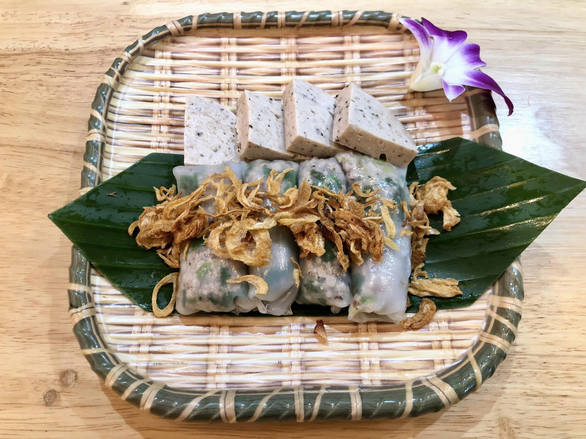 อิ่มเอิบแหนมเนือง, แอมเฮือง อาหารเวียตนาม, M.J. แหนมเนือง หนองคาย พลับพลาชัย, Arunee Cuisine, เชิญตะวัน, คำม่วน แหนมเนือง, สาขาหทัยราษฏร์, บ้านเวียดนาม คลอง4, Winner House, Pho Van, พี่หยองแหนมเนือง, วิลลี่แหนมเนือง Delivery, So Saigon เมืองทองธานี, กรีน แหนมเนือง, Saigon Recipe, Eat Viet, ครัวเมืองเว้ ลาว-ญวน, แหนมเนืองลับแล, แหนมเนืองคุณอ้อ, ลองดู, SAIGON VIETNAMESE RESTAURANT, โรงแรม ASIA HOTEL, VT แหนมเนือง, สาขาพระราม9, MJ แหนมเนืองอาหารเวียดนาม-อีสาน ทวีวัฒนา, ยัมมี่ แหนมเนือง เซ็นจูรี่ อ่อนนุช, Thuyền, แหนมเนืองนายช่าง Delivery