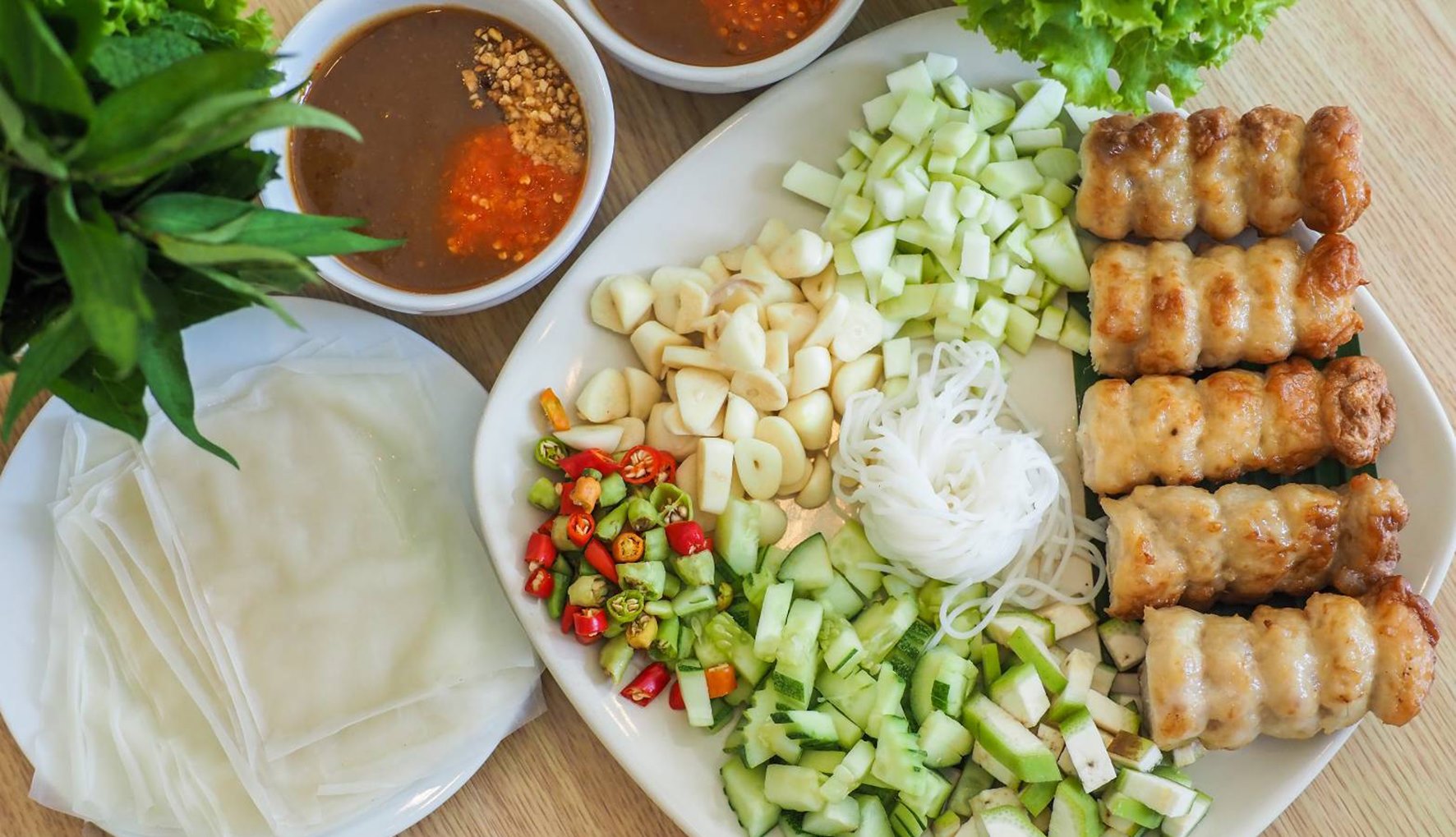 อิ่มเอิบแหนมเนือง, แอมเฮือง อาหารเวียตนาม, M.J. แหนมเนือง หนองคาย พลับพลาชัย, Arunee Cuisine, เชิญตะวัน, คำม่วน แหนมเนือง, สาขาหทัยราษฏร์, บ้านเวียดนาม คลอง4, Winner House, Pho Van, พี่หยองแหนมเนือง, วิลลี่แหนมเนือง Delivery, So Saigon เมืองทองธานี, กรีน แหนมเนือง, Saigon Recipe, Eat Viet, ครัวเมืองเว้ ลาว-ญวน, แหนมเนืองลับแล, แหนมเนืองคุณอ้อ, ลองดู, SAIGON VIETNAMESE RESTAURANT, โรงแรม ASIA HOTEL, VT แหนมเนือง, สาขาพระราม9, MJ แหนมเนืองอาหารเวียดนาม-อีสาน ทวีวัฒนา, ยัมมี่ แหนมเนือง เซ็นจูรี่ อ่อนนุช, Thuyền, แหนมเนืองนายช่าง Delivery