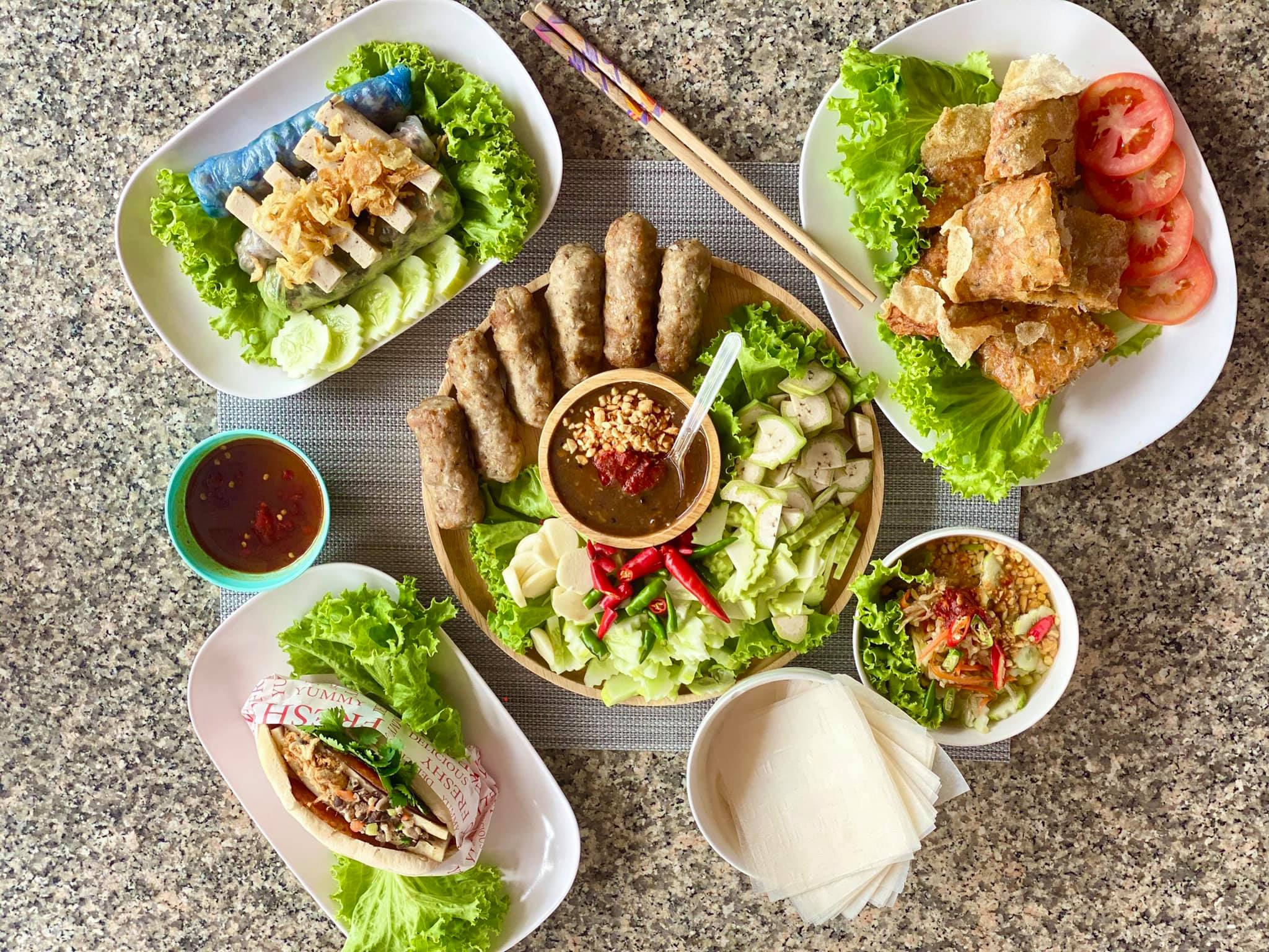 อิ่มเอิบแหนมเนือง, แอมเฮือง อาหารเวียตนาม, M.J. แหนมเนือง หนองคาย พลับพลาชัย, Arunee Cuisine, เชิญตะวัน, คำม่วน แหนมเนือง, สาขาหทัยราษฏร์, บ้านเวียดนาม คลอง4, Winner House, Pho Van, พี่หยองแหนมเนือง, วิลลี่แหนมเนือง Delivery, So Saigon เมืองทองธานี, กรีน แหนมเนือง, Saigon Recipe, Eat Viet, ครัวเมืองเว้ ลาว-ญวน, แหนมเนืองลับแล, แหนมเนืองคุณอ้อ, ลองดู, SAIGON VIETNAMESE RESTAURANT, โรงแรม ASIA HOTEL, VT แหนมเนือง, สาขาพระราม9, MJ แหนมเนืองอาหารเวียดนาม-อีสาน ทวีวัฒนา, ยัมมี่ แหนมเนือง เซ็นจูรี่ อ่อนนุช, Thuyền, แหนมเนืองนายช่าง Delivery