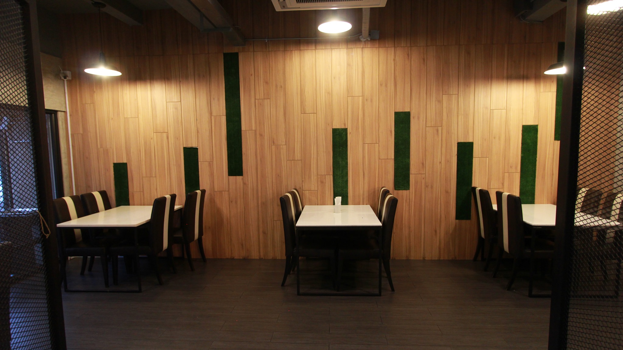 อิ่มเอิบแหนมเนือง, แอมเฮือง อาหารเวียตนาม, M.J. แหนมเนือง หนองคาย พลับพลาชัย, Arunee Cuisine, เชิญตะวัน, คำม่วน แหนมเนือง, สาขาหทัยราษฏร์, บ้านเวียดนาม คลอง4, Winner House, Pho Van, พี่หยองแหนมเนือง, วิลลี่แหนมเนือง Delivery, So Saigon เมืองทองธานี, กรีน แหนมเนือง, Saigon Recipe, Eat Viet, ครัวเมืองเว้ ลาว-ญวน, แหนมเนืองลับแล, แหนมเนืองคุณอ้อ, ลองดู, SAIGON VIETNAMESE RESTAURANT, โรงแรม ASIA HOTEL, VT แหนมเนือง, สาขาพระราม9, MJ แหนมเนืองอาหารเวียดนาม-อีสาน ทวีวัฒนา, ยัมมี่ แหนมเนือง เซ็นจูรี่ อ่อนนุช, Thuyền, แหนมเนืองนายช่าง Delivery