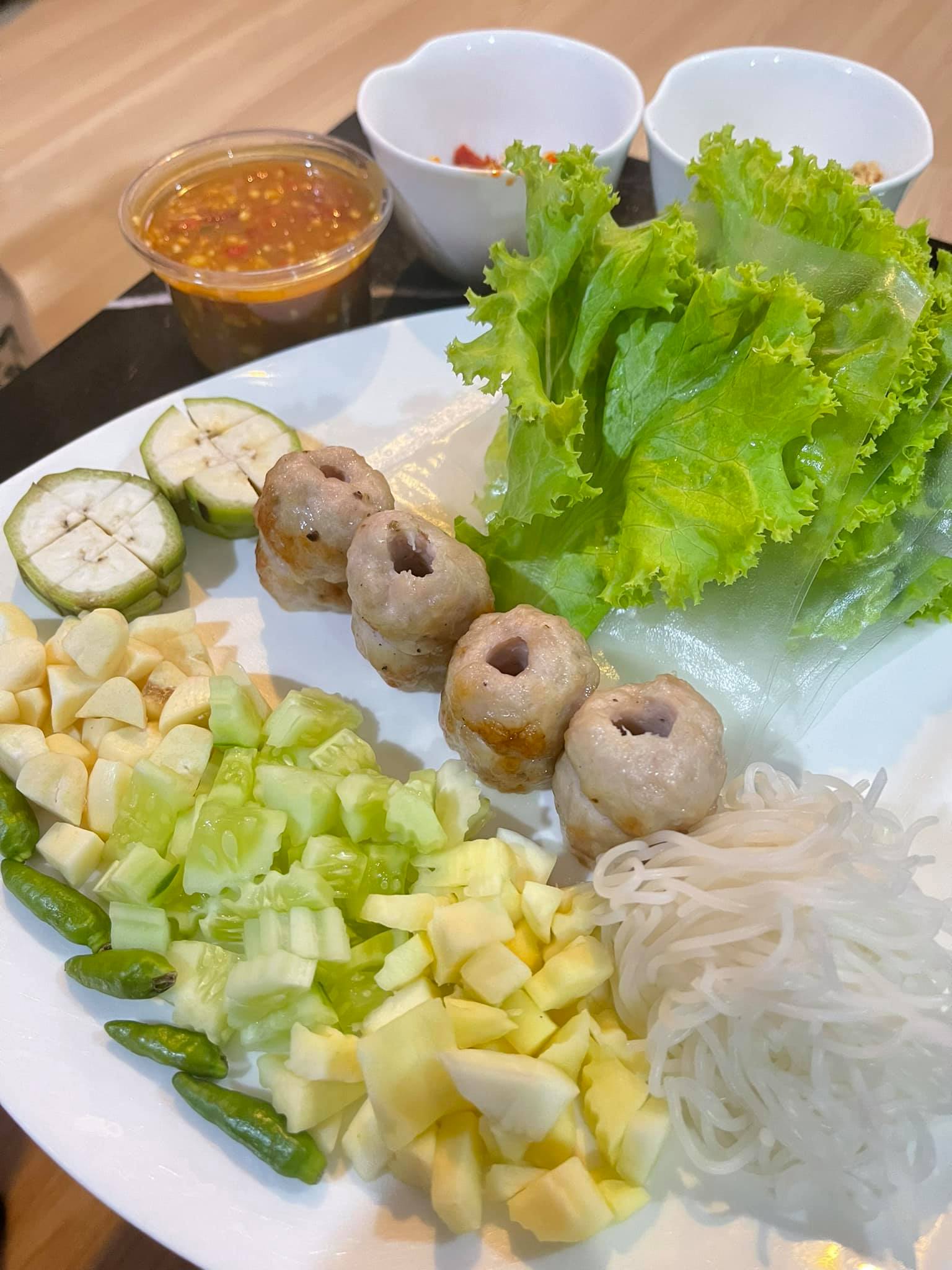 อิ่มเอิบแหนมเนือง, แอมเฮือง อาหารเวียตนาม, M.J. แหนมเนือง หนองคาย พลับพลาชัย, Arunee Cuisine, เชิญตะวัน, คำม่วน แหนมเนือง, สาขาหทัยราษฏร์, บ้านเวียดนาม คลอง4, Winner House, Pho Van, พี่หยองแหนมเนือง, วิลลี่แหนมเนือง Delivery, So Saigon เมืองทองธานี, กรีน แหนมเนือง, Saigon Recipe, Eat Viet, ครัวเมืองเว้ ลาว-ญวน, แหนมเนืองลับแล, แหนมเนืองคุณอ้อ, ลองดู, SAIGON VIETNAMESE RESTAURANT, โรงแรม ASIA HOTEL, VT แหนมเนือง, สาขาพระราม9, MJ แหนมเนืองอาหารเวียดนาม-อีสาน ทวีวัฒนา, ยัมมี่ แหนมเนือง เซ็นจูรี่ อ่อนนุช, Thuyền, แหนมเนืองนายช่าง Delivery