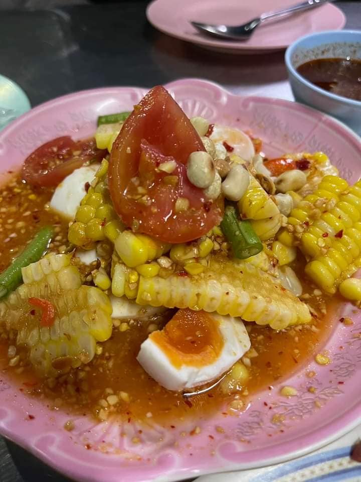 เจ๊โอว, กุยช่ายอาแปะเจ้าเก่า, มณีจ๋า ซีฟู้ด, ตุ้งแฉ่เตาถ่าน, เสน่ห์ ลาบก้อย, ต้าเสี่ยวหม่าล่า, อั่งเป่าหม่าล่าชาบู, ซ้งเป็ดพะโล้, สาขาสามย่าน, Engchuan Chufang, สมบูรณ์โภชนา, สาขาบรรทัดทอง, เอ๋ ซีฟู้ด, ทับทิม, พาข้าว-บรรทัดทอง, ก๋วยเตี๋ยวเอี่ยมน้อย, โจ๊กสามย่าน, สาขาบรรทัดทอง, เจ๊เกียง, เช็งซิมอี๊, สาขาสเตเดียมวัน, ลูกชิ้นปลาบรรทัดทอง, แหลกไม่แหลก, Kemuri, หมูสะเต๊ะ ซีอิ๊วดำ มิ้งโภชนา, ยำเจ้ศรี, น้ำเต้าหู้เจ๊วรรณ, ตั้งซุ่ยเฮงโภชนา, ปังเด็ด, สาขาบรรทัดทอง, ท่าน้ำนัว Thanamnua, บัวลอยปริญญา ลาวาไส้ทะลัก, รสดีเด็ด บ้านคุณนพ, Roddeeded BAAN KHUN NOP, ทวีโชคหมูกะทะ สาขา9 บรรทัดทอง