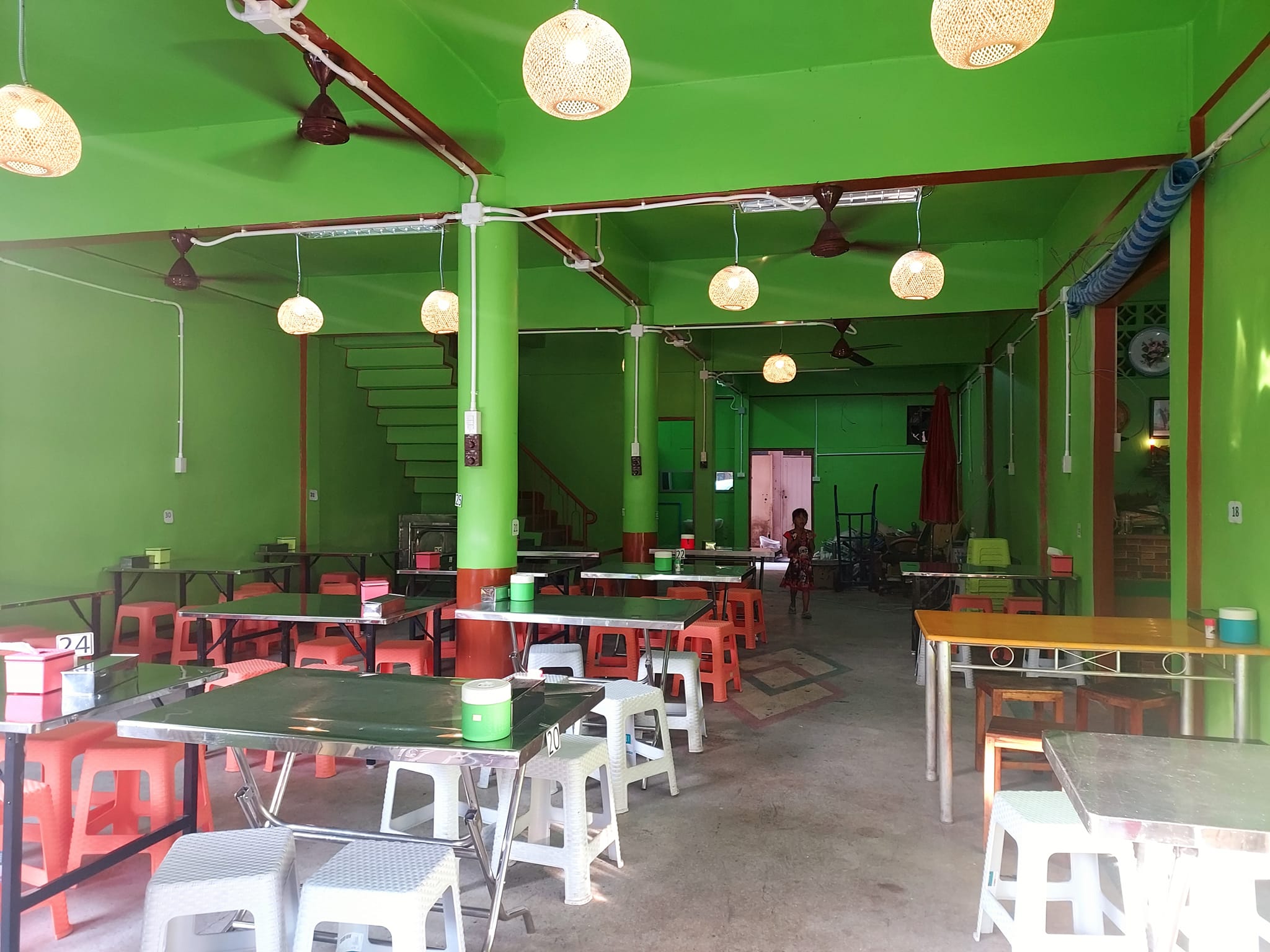 เจ๊โอว, กุยช่ายอาแปะเจ้าเก่า, มณีจ๋า ซีฟู้ด, ตุ้งแฉ่เตาถ่าน, เสน่ห์ ลาบก้อย, ต้าเสี่ยวหม่าล่า, อั่งเป่าหม่าล่าชาบู, ซ้งเป็ดพะโล้, สาขาสามย่าน, Engchuan Chufang, สมบูรณ์โภชนา, สาขาบรรทัดทอง, เอ๋ ซีฟู้ด, ทับทิม, พาข้าว-บรรทัดทอง, ก๋วยเตี๋ยวเอี่ยมน้อย, โจ๊กสามย่าน, สาขาบรรทัดทอง, เจ๊เกียง, เช็งซิมอี๊, สาขาสเตเดียมวัน, ลูกชิ้นปลาบรรทัดทอง, แหลกไม่แหลก, Kemuri, หมูสะเต๊ะ ซีอิ๊วดำ มิ้งโภชนา, ยำเจ้ศรี, น้ำเต้าหู้เจ๊วรรณ, ตั้งซุ่ยเฮงโภชนา, ปังเด็ด, สาขาบรรทัดทอง, ท่าน้ำนัว Thanamnua, บัวลอยปริญญา ลาวาไส้ทะลัก, รสดีเด็ด บ้านคุณนพ, Roddeeded BAAN KHUN NOP, ทวีโชคหมูกะทะ สาขา9 บรรทัดทอง