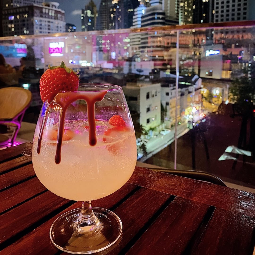 Level 50 by SEE FAH, Sanay Rooftop Bar, Cosmo Bar Bkk, Flashback Rooftop Bar, Dumbo BKK, Wallflowers Cafe, LeeLa Bar, 342 Bar, Peak-A-Boo Bar, SwingBar