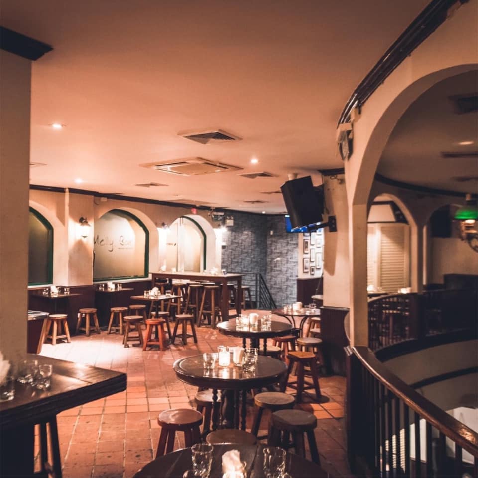 Moonshine Bar, พิซซ่าลันตา Pizza Lanta, Chart Bar, At-Mosphere Rooftop Cafe', Molly, Buddy Beer, Fu Bar, Prime Burger Khaosan, Ranee’s Restaurant, Hippie De Bar