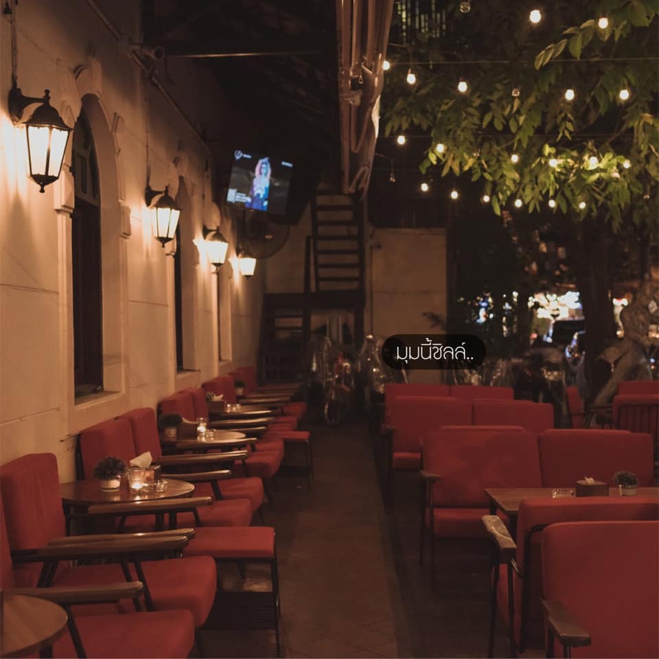 Moonshine Bar, พิซซ่าลันตา Pizza Lanta, Chart Bar, At-Mosphere Rooftop Cafe', Molly, Buddy Beer, Fu Bar, Prime Burger Khaosan, Ranee’s Restaurant, Hippie De Bar