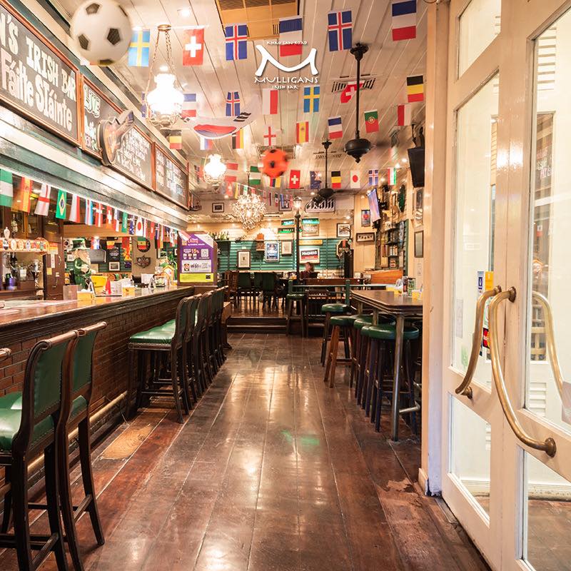 Moonshine Bar, พิซซ่าลันตา Pizza Lanta, Chart Bar, At-Mosphere Rooftop Cafe', Molly, Buddy Beer, Fu Bar, Prime Burger Khaosan, Ranee’s Restaurant, Hippie De Bar