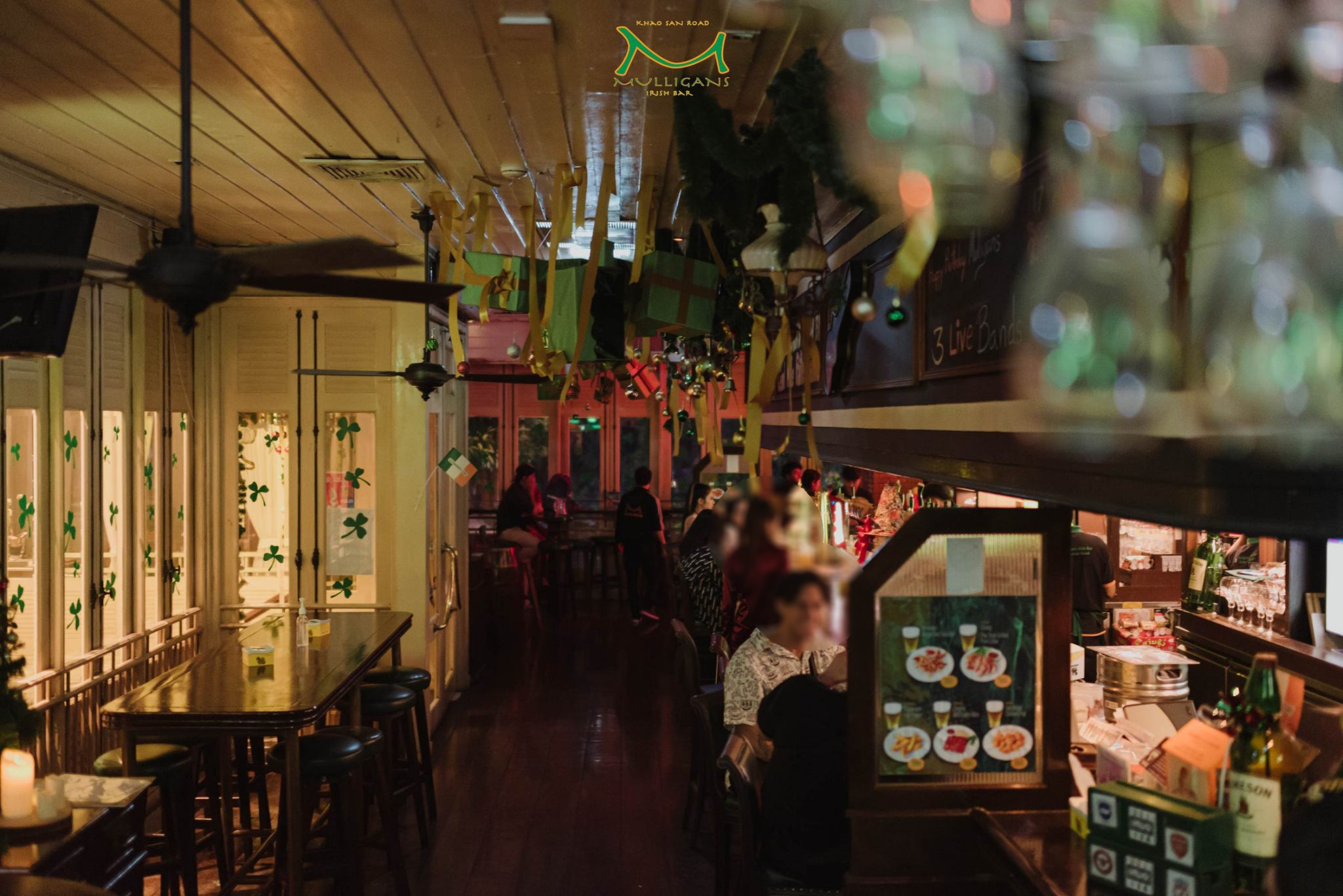 Moonshine Bar, พิซซ่าลันตา Pizza Lanta, Chart Bar, At-Mosphere Rooftop Cafe', Molly, Buddy Beer, Fu Bar, Prime Burger Khaosan, Ranee’s Restaurant, Hippie De Bar