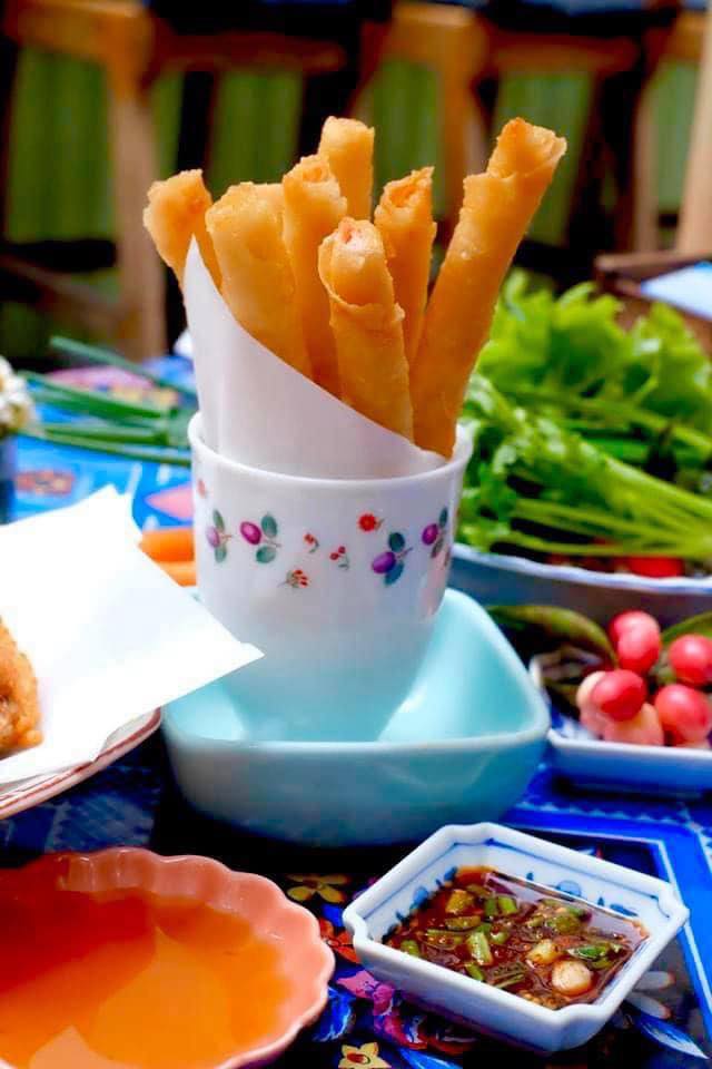 Moonshine Bar, พิซซ่าลันตา Pizza Lanta, Chart Bar, At-Mosphere Rooftop Cafe', Molly, Buddy Beer, Fu Bar, Prime Burger Khaosan, Ranee’s Restaurant, Hippie De Bar