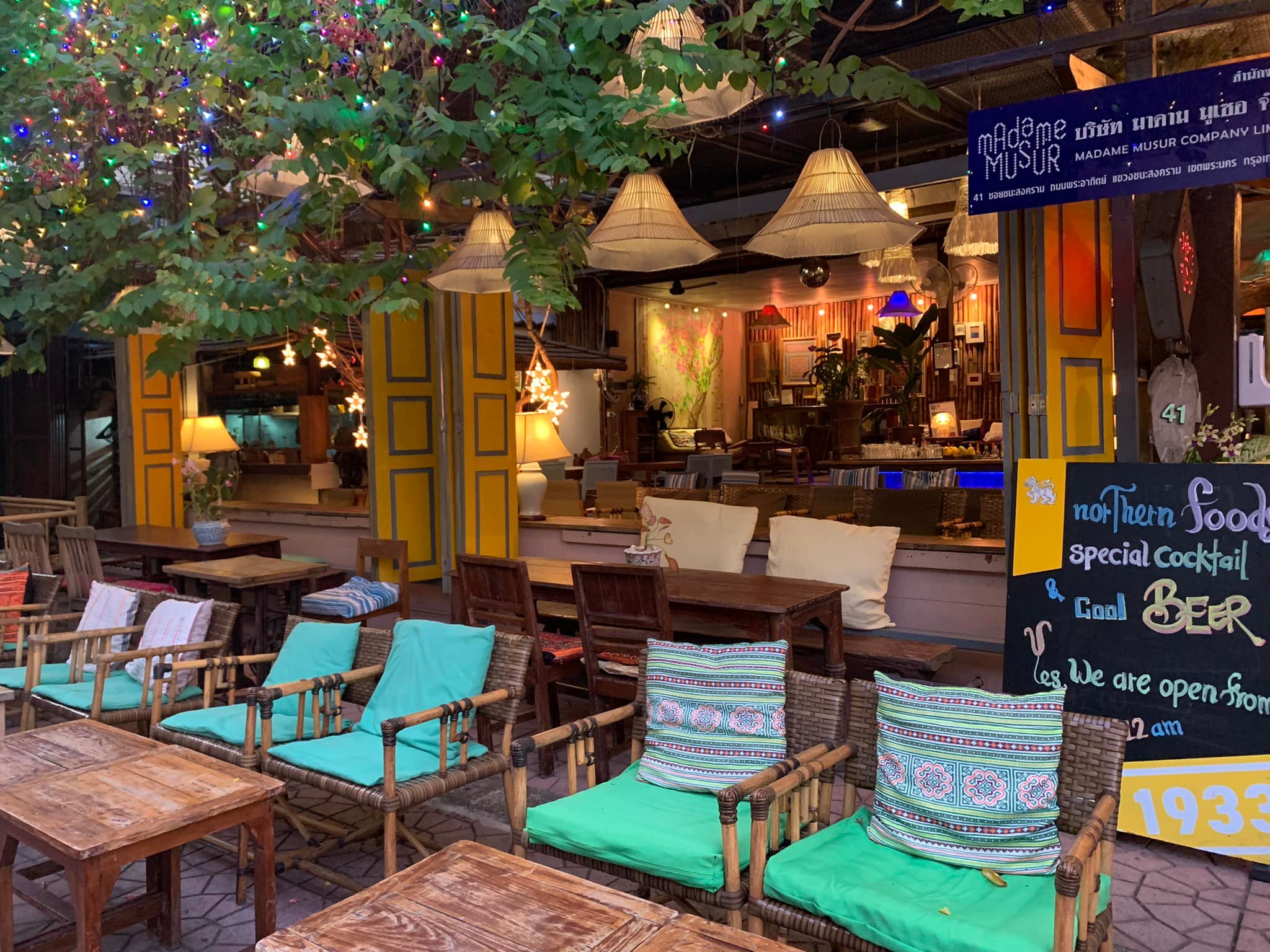 Moonshine Bar, พิซซ่าลันตา Pizza Lanta, Chart Bar, At-Mosphere Rooftop Cafe', Molly, Buddy Beer, Fu Bar, Prime Burger Khaosan, Ranee’s Restaurant, Hippie De Bar