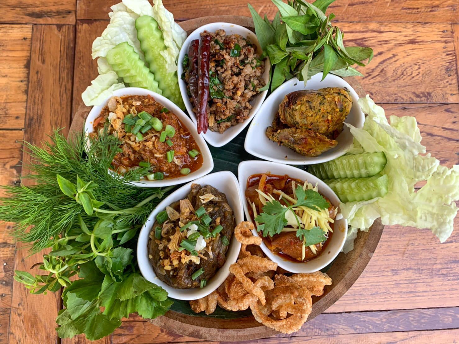 Moonshine Bar, พิซซ่าลันตา Pizza Lanta, Chart Bar, At-Mosphere Rooftop Cafe', Molly, Buddy Beer, Fu Bar, Prime Burger Khaosan, Ranee’s Restaurant, Hippie De Bar