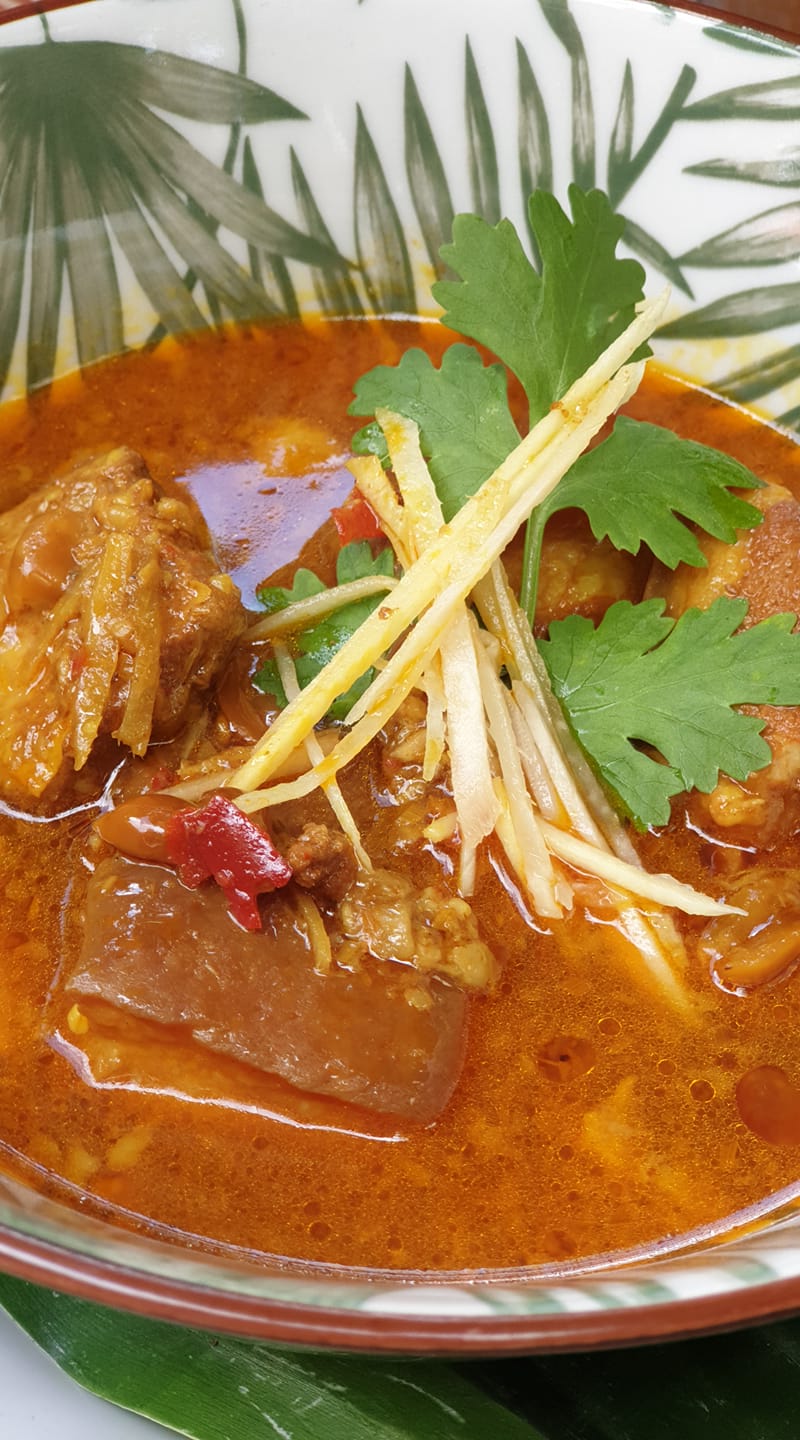 Moonshine Bar, พิซซ่าลันตา Pizza Lanta, Chart Bar, At-Mosphere Rooftop Cafe', Molly, Buddy Beer, Fu Bar, Prime Burger Khaosan, Ranee’s Restaurant, Hippie De Bar